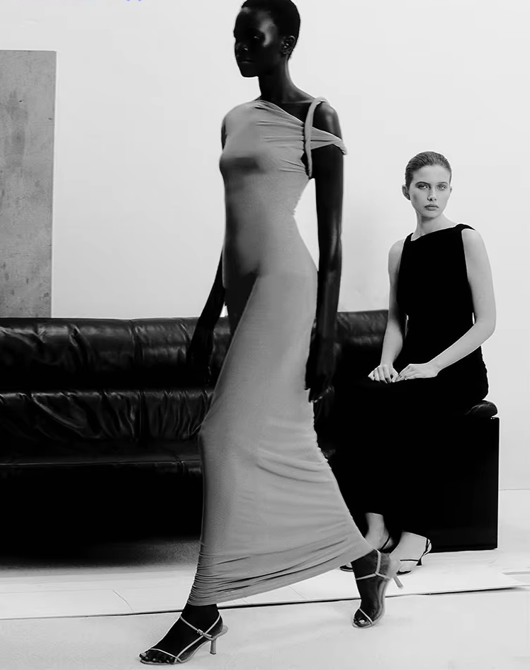 42131413008453|42131413041221|42131413073989