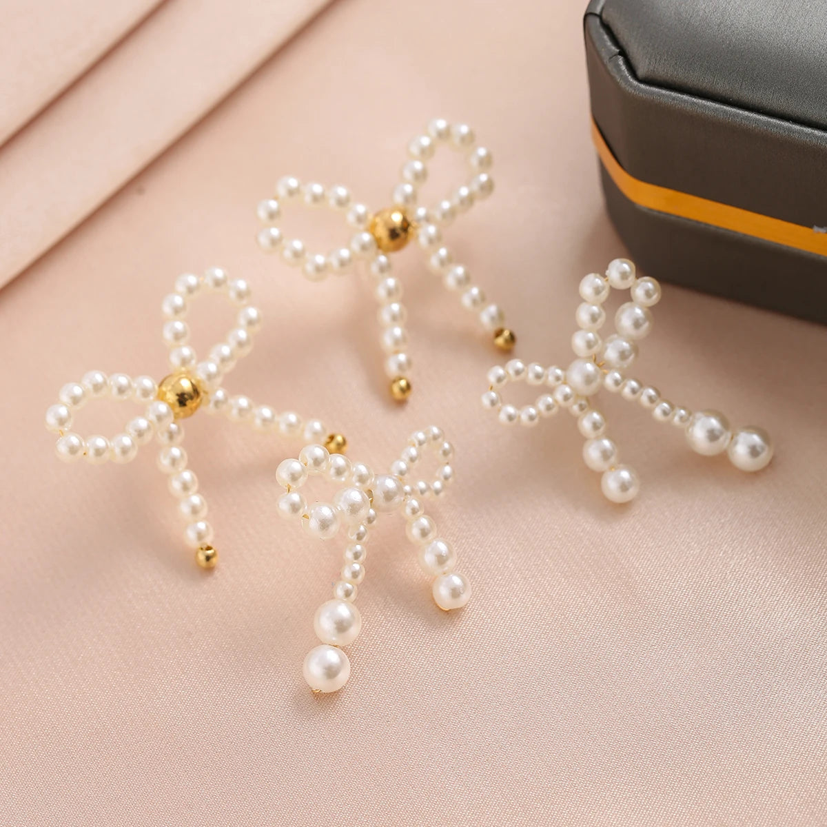 2Pairs/Set Elegant Imitation Pearl Bow Bowknot Stud Earrings for Women Wed Bridal Korean Fashion Piercing Earrings Jewelry Gift