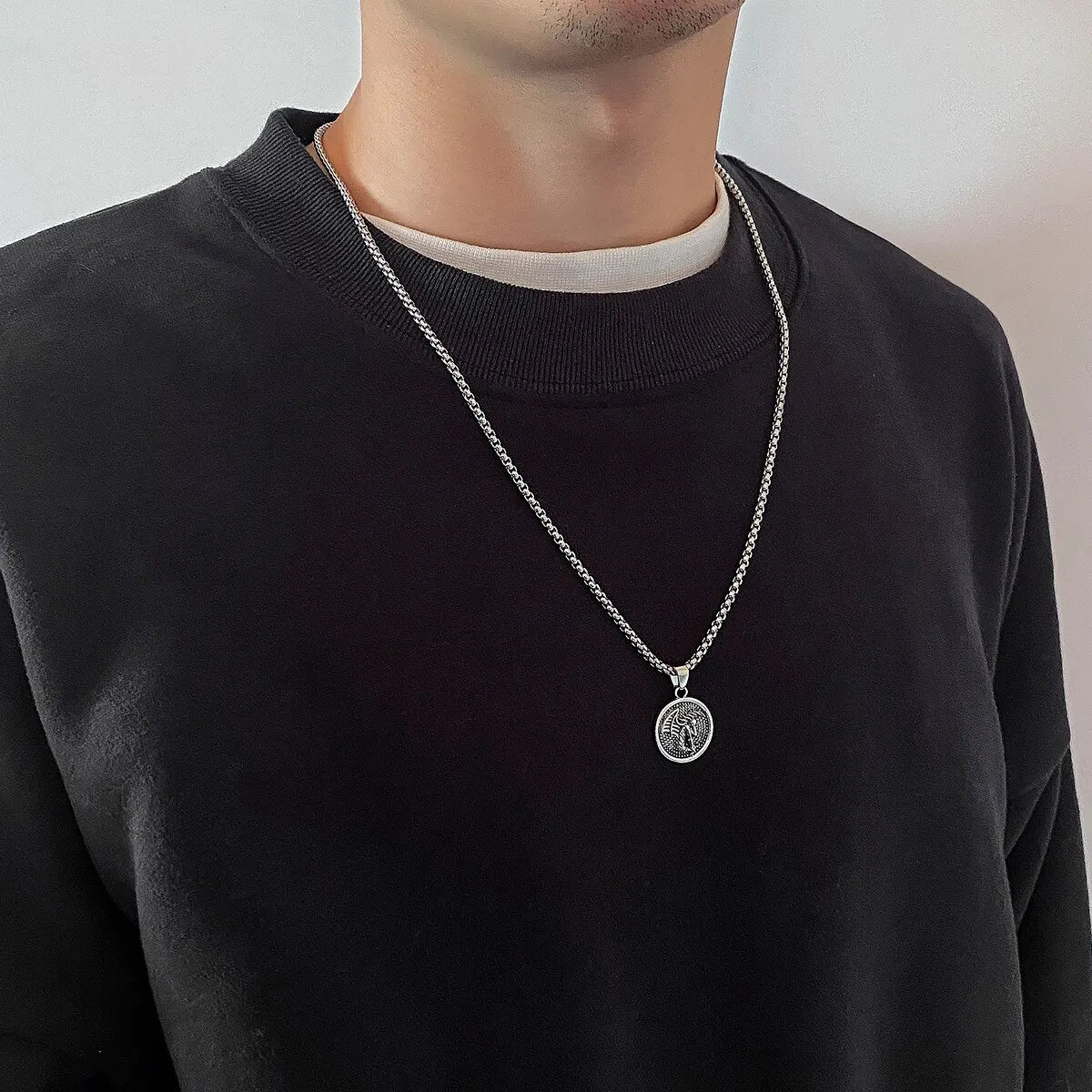 Vintage Simple Alien Human Coin Pendant Choker Necklace for Men Trendy Punk Long Chain on the Neck Jewelry Accessories Male Gift