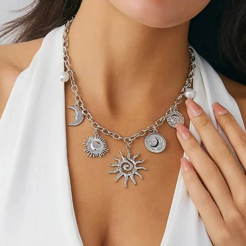 Vintage Sunflower Moon Scallop Pendant Choker Necklace for Women Collares Trend Goth Clavicle Chain Daily Jewelry Gift