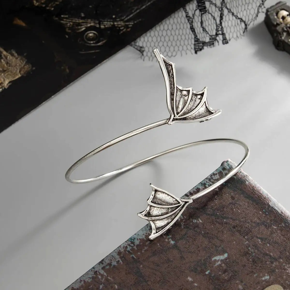 Bat Wings Open Arm Bracelet for Women, Adjustable Goth Charm Bangle, Halloween Party Jewelry, Creative Gift, 2026