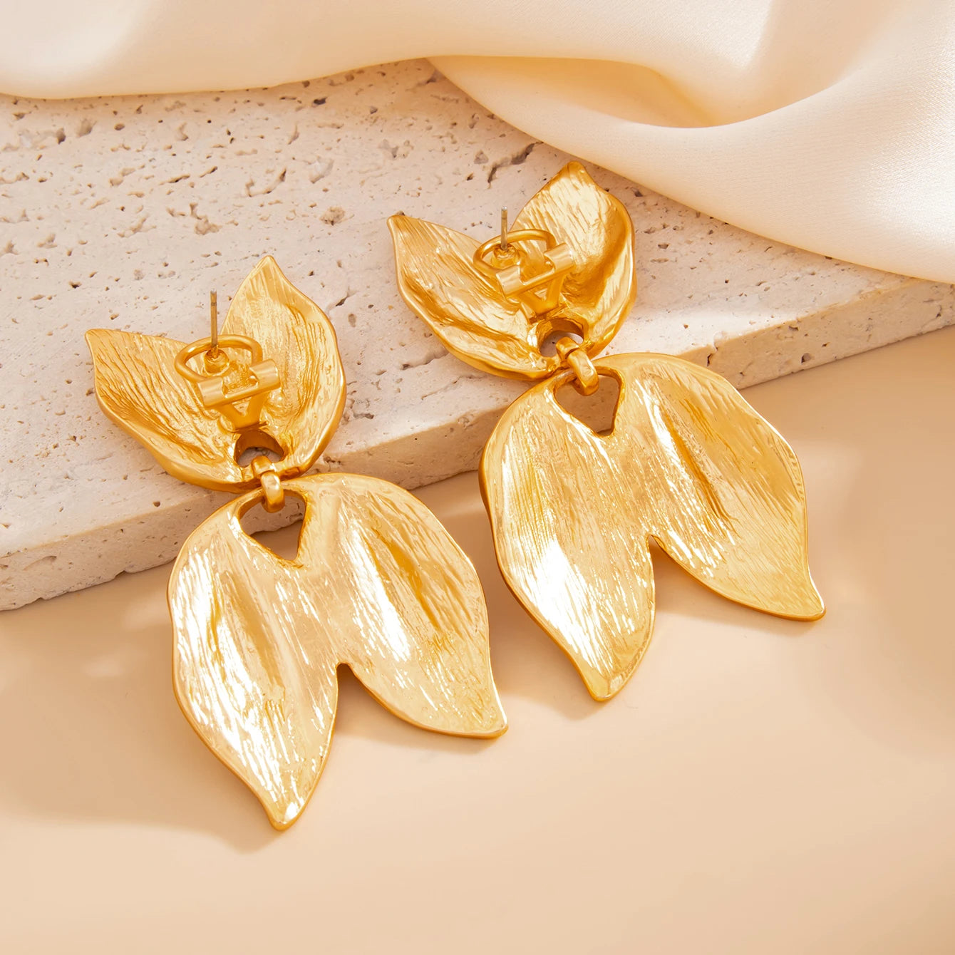 Vintage Textured Leaf Stud Earrings for Women Charm Geometric Piercing Earring Fashion Party Banquet Jewelry Accessorie