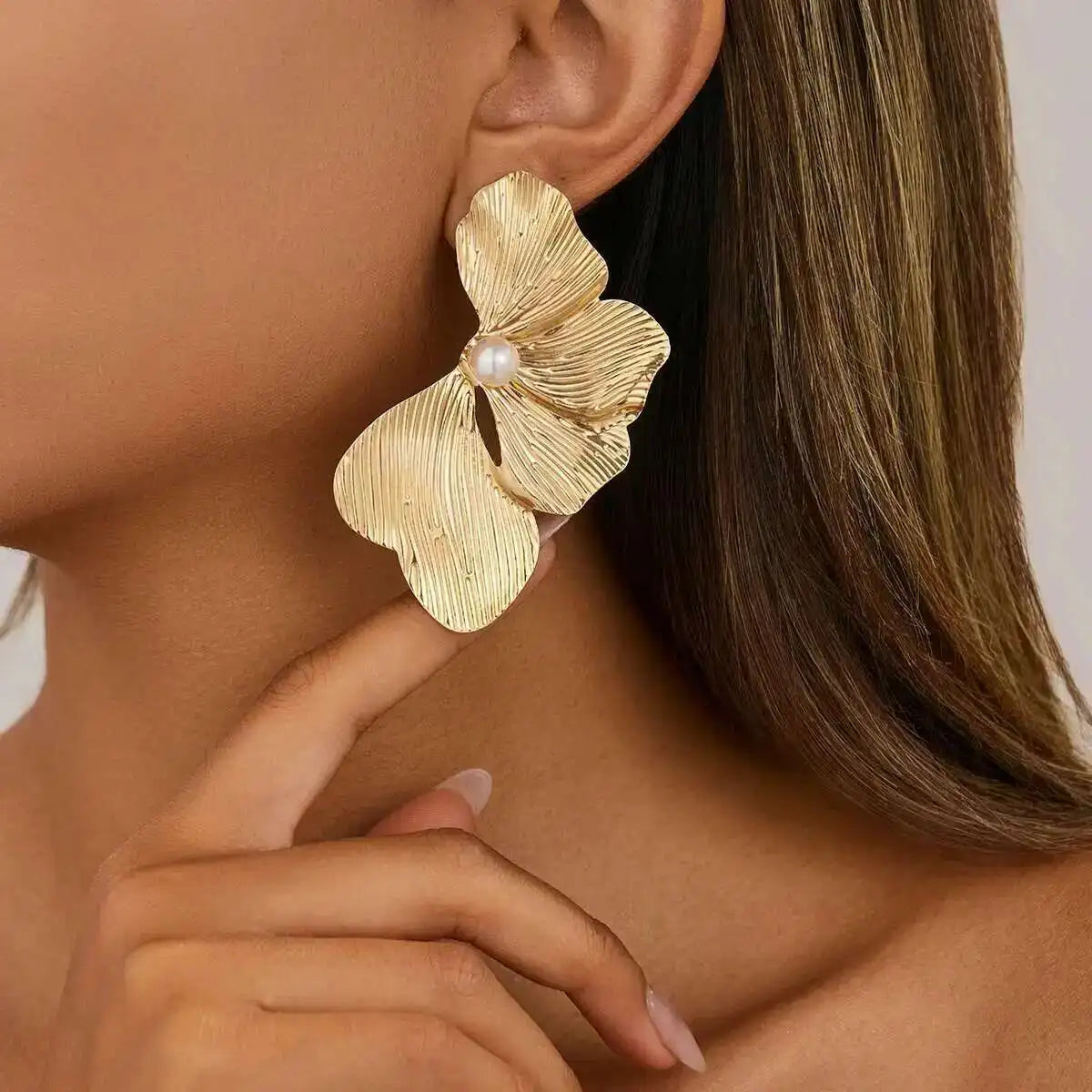 Vintage Irregular Petal Flower Stud Earring For Women Trendy Inlay Imitation Pearl Piercing Earring Jewelry Accessories