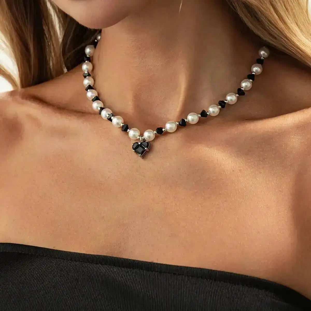 Simple Tiny Love Heart Pendant Choker Necklace for Women 2026 New Trend Exquisite imitation Pearl Chain Party Jewelry