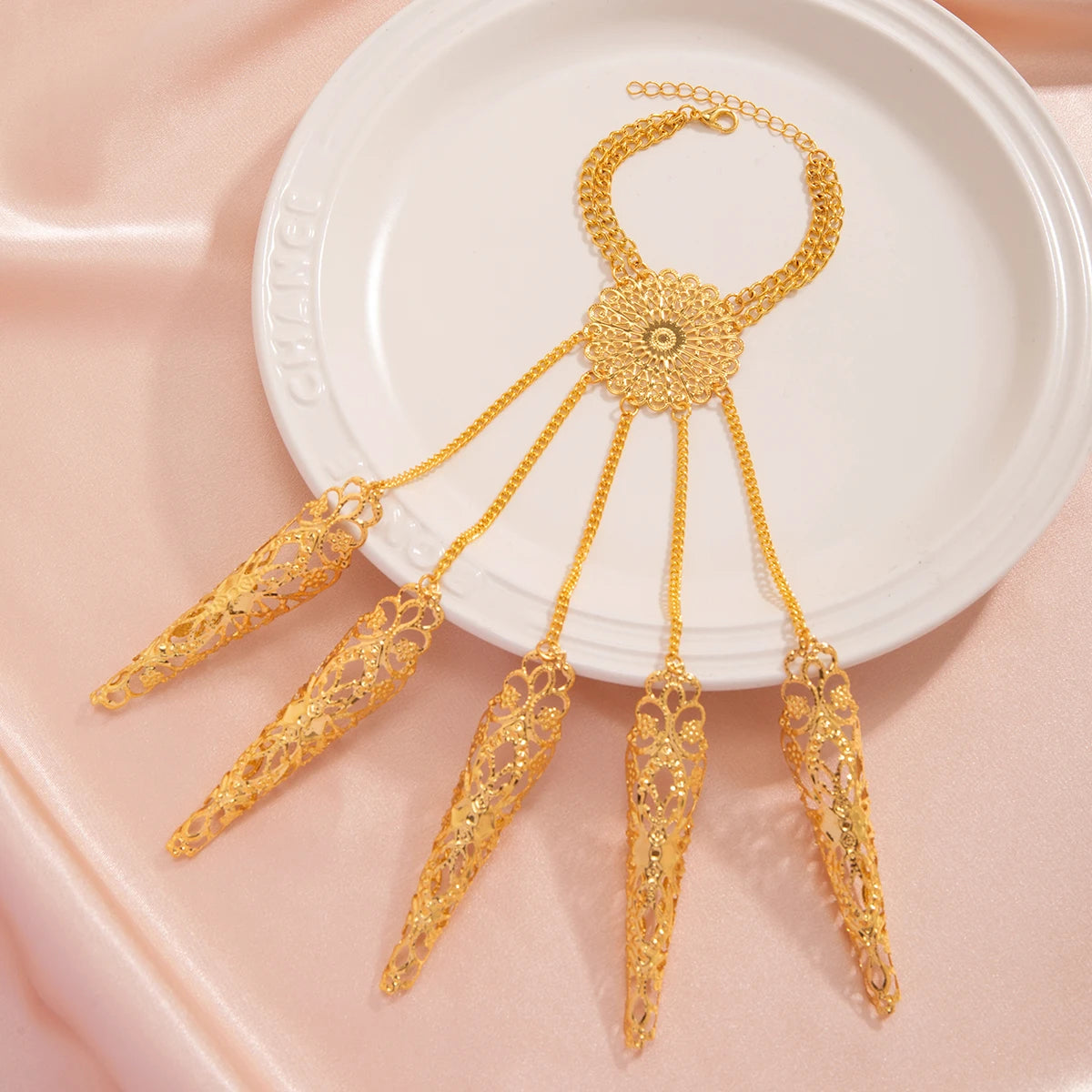 Vintage Goth Dubai Indian Hollow Finger Wrist Chain Bracelets for Women Wed Bridal Punk Nail Rings Bracelet Cosplay Hand Jewelry