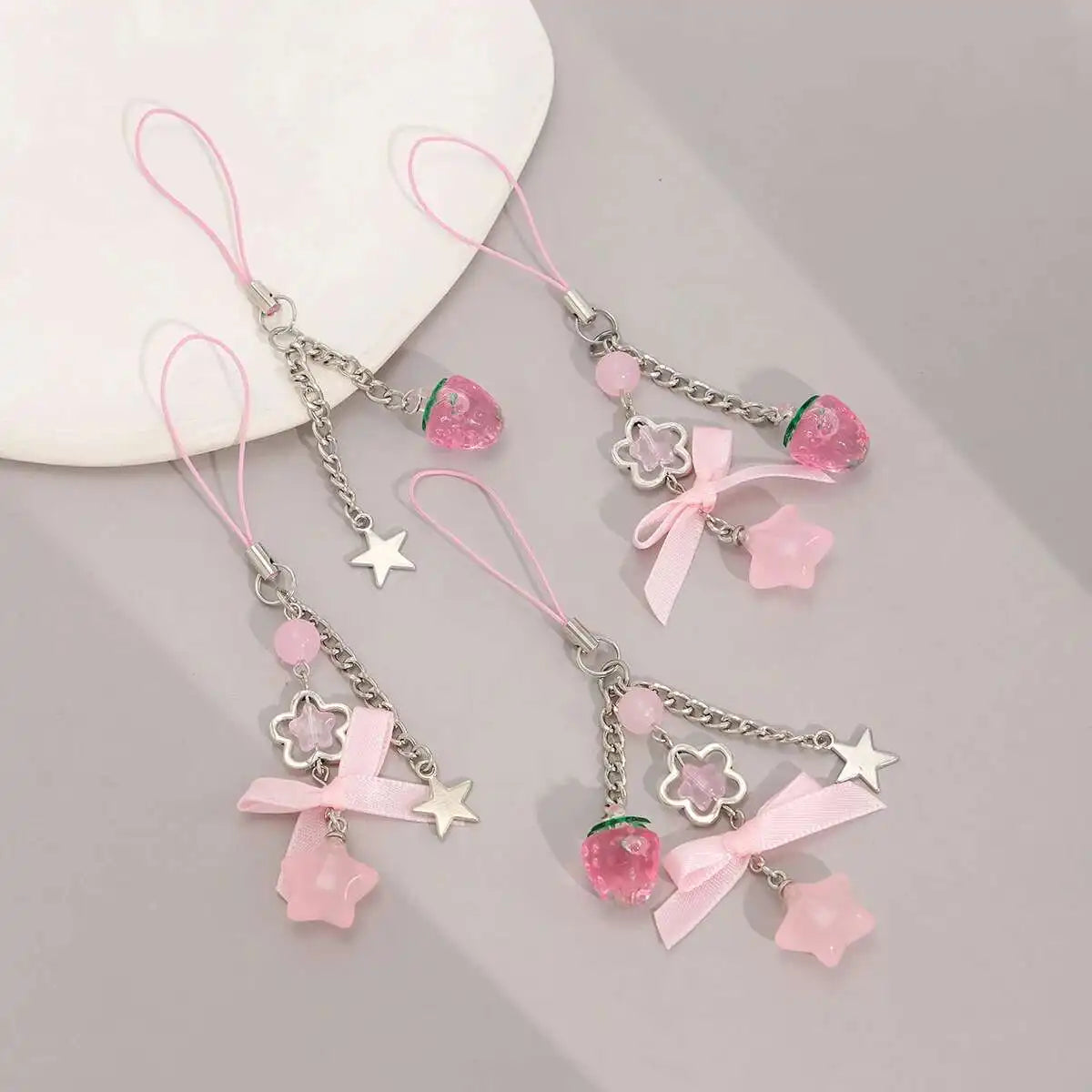 2025 New Korean Fashion Sweet Strawberry Bowknot Keychains Star Pendant Keyrings Ins Aesthetic Holder Bag Accessories