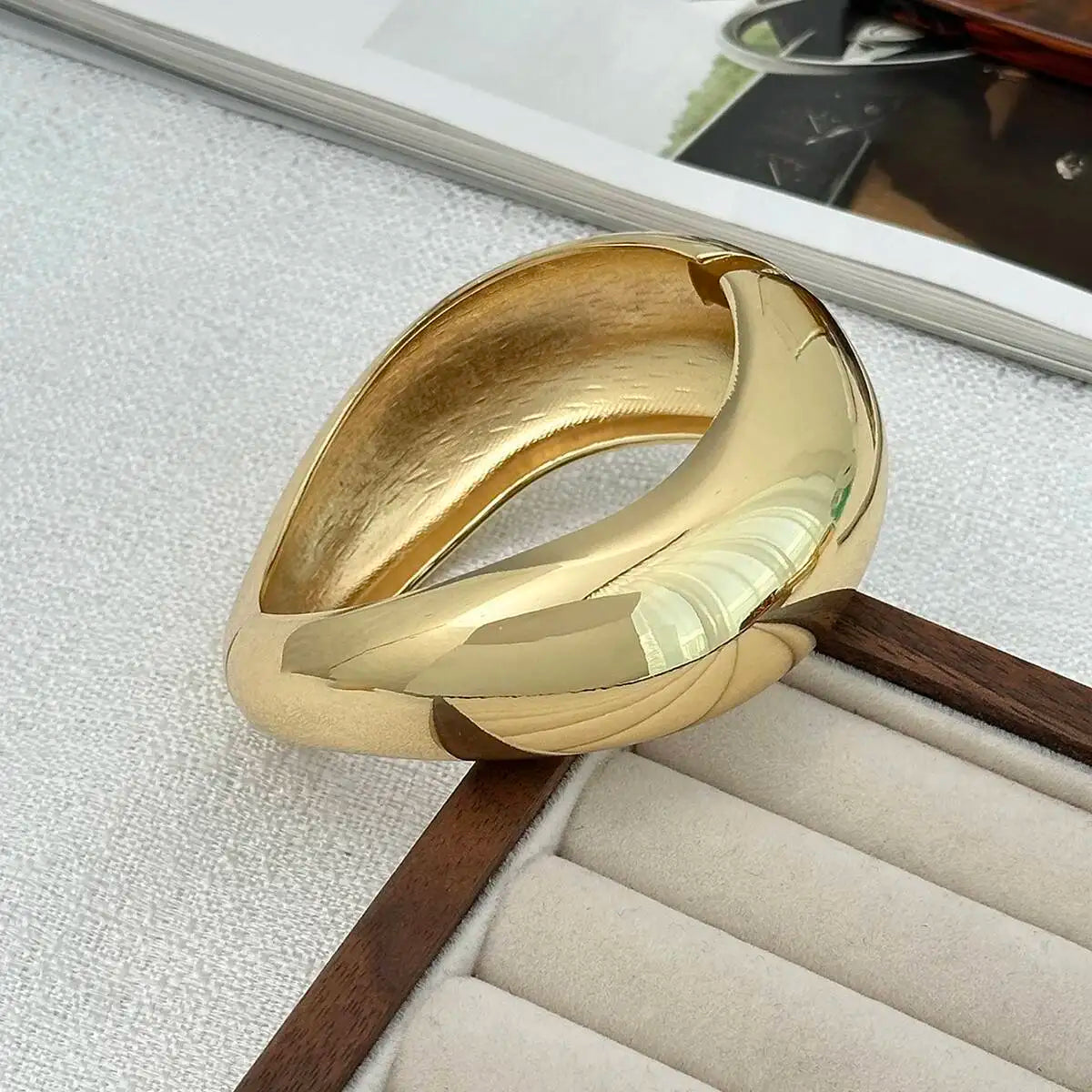 Vintage Irregular Resin Acrylic Wide Geometric Bangle Bracelet for Women Fashionable Stackable Chunky Party Jewelry Accessory