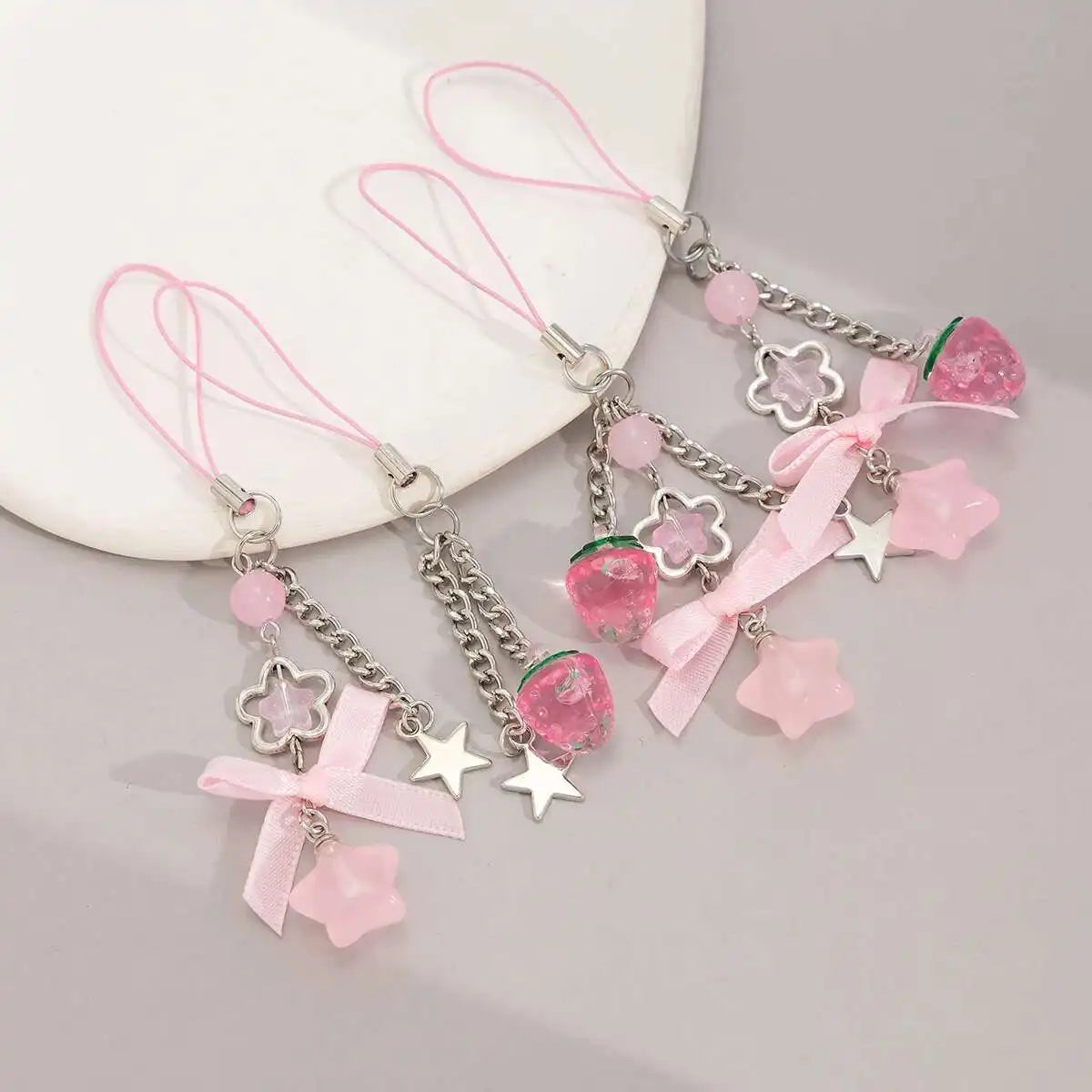 2025 New Korean Fashion Sweet Strawberry Bowknot Keychains Star Pendant Keyrings Ins Aesthetic Holder Bag Accessories