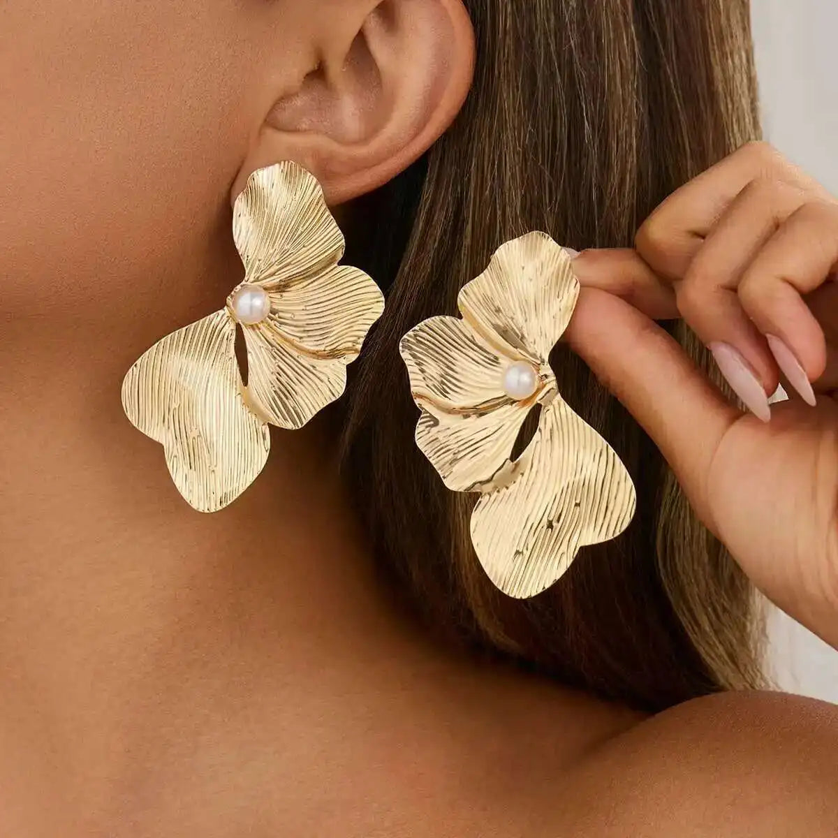 Vintage Irregular Petal Flower Stud Earring For Women Trendy Inlay Imitation Pearl Piercing Earring Jewelry Accessories