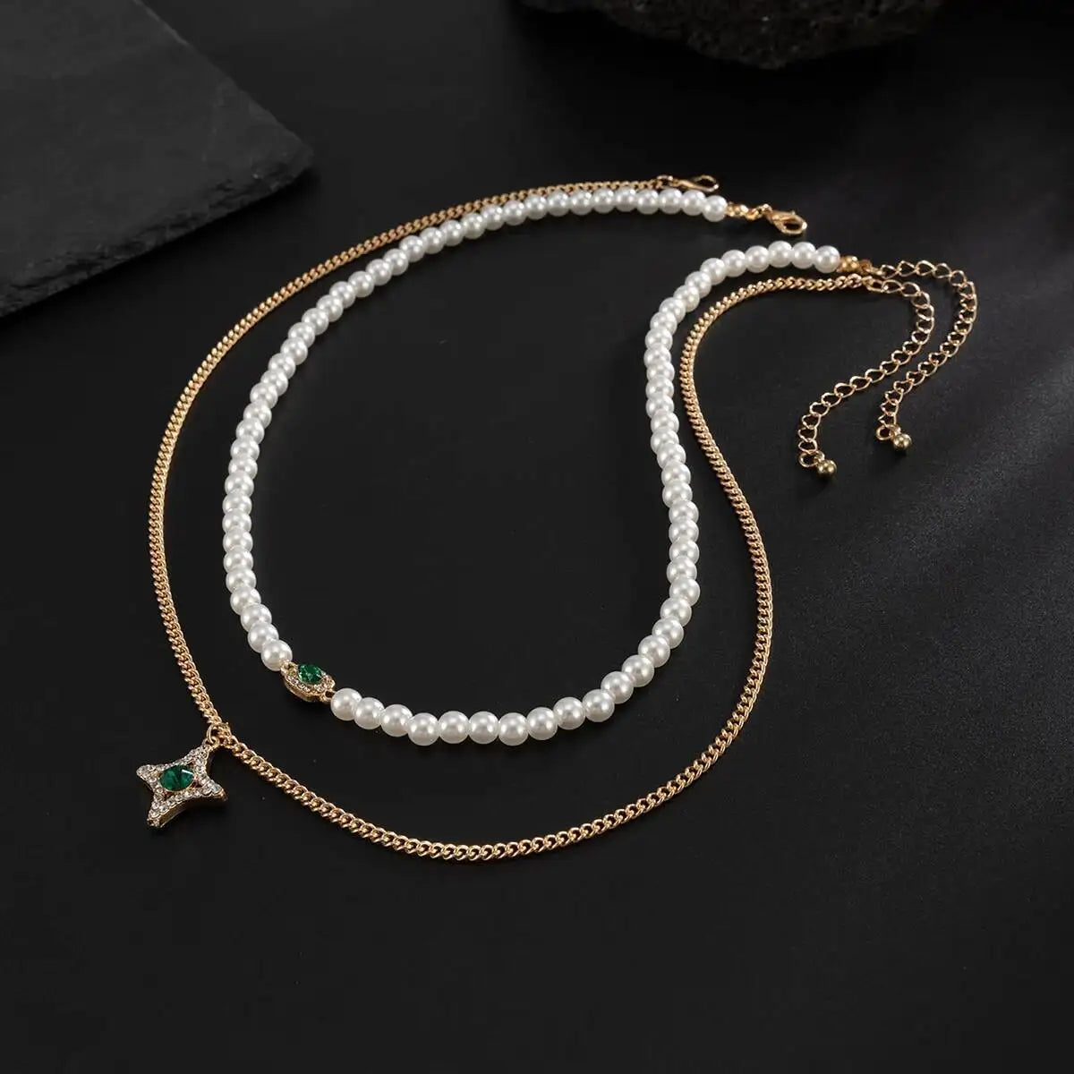 Fashion Luxury Four-Pointed Star Rhinestone Pendant Necklace for Men Boho Exquisite Imitation Pearl Chain Necklace Jewelry