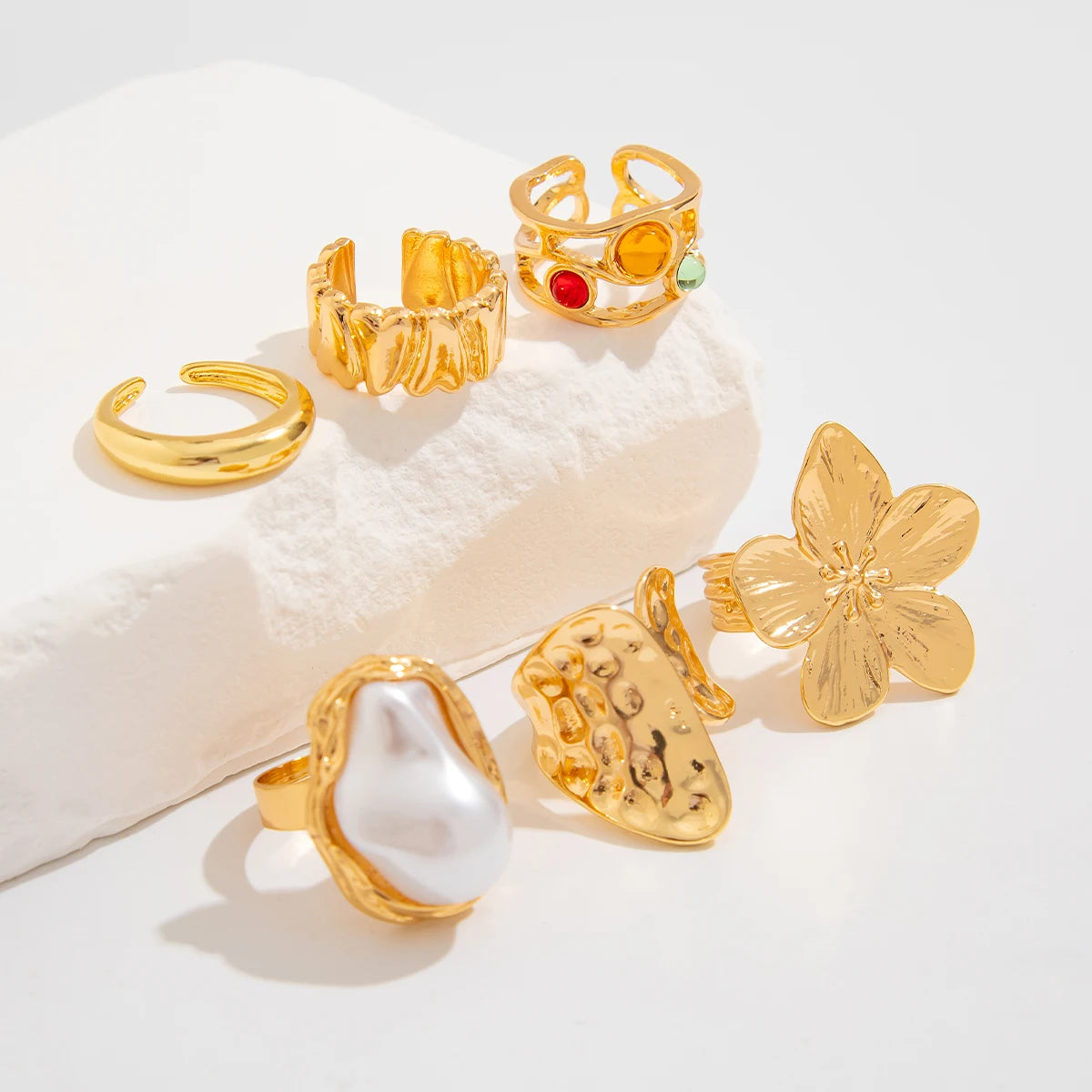 2025 New Irregular Exaggerated Metal Flower Open Rings Women Elegant Baroque Imitation Pearl Ring Jewelry Accessories