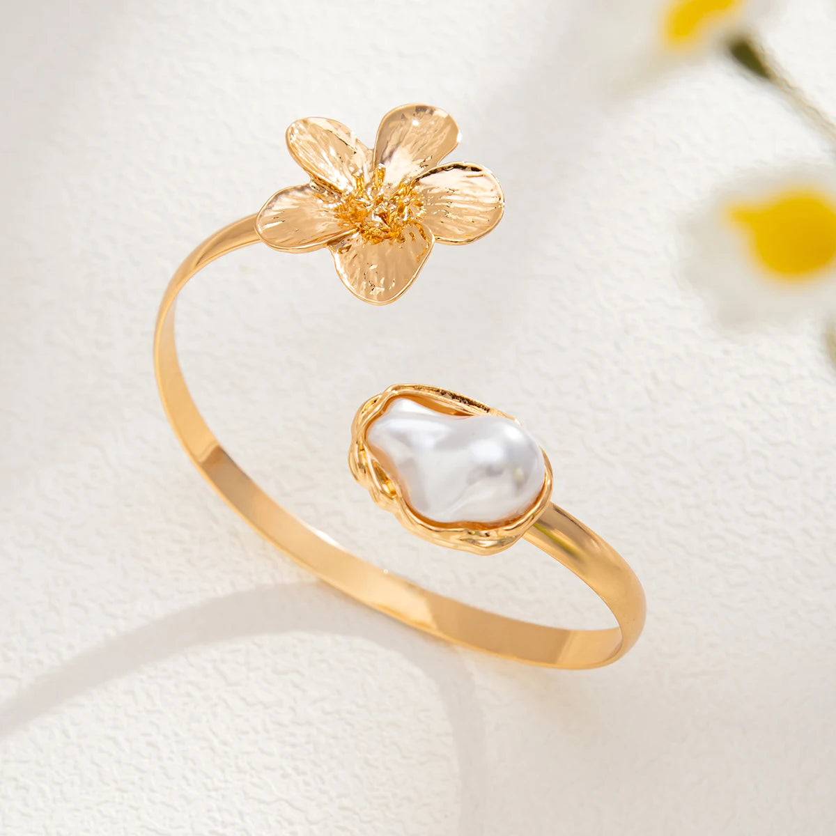 2025 New Bohemia Retro Gold Color Flower Open Bangles Women Fashionable Elegant Imitation Pearls Arm Bracelets Jewelry