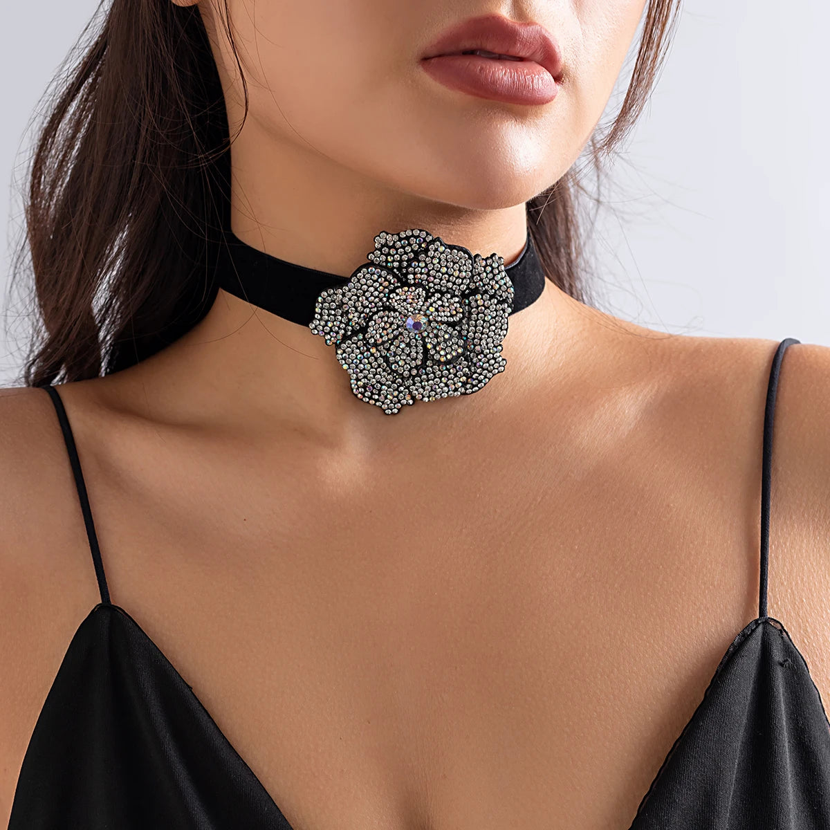 Exaggerated Big Rhinestone Flower Short Choker Necklace for Women Goth Elegant Black Velvet Aesthetic Wed Jewelry Gift