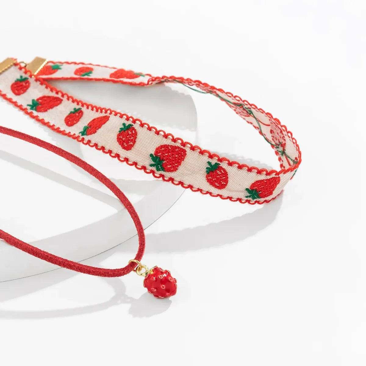 Cute Sweet Strawberry Pendant Short Necklace for Women Romantic Pink Korean Velvet Rope Chain Chokers Dopamine Jewelry Accessory
