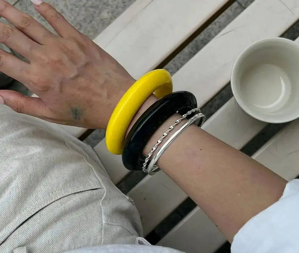 2 Styles Y2K Boho Glossy Resin Plastic Thick Wide Bracelets for Women Trend Vintage Arm Bangle Suitable for Party Daily