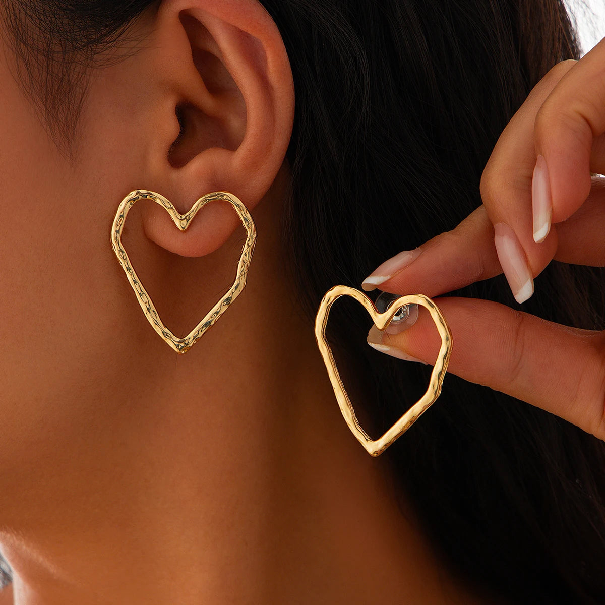 Punk Creative Hollow Out Love Heart Stud Earrings for Women Wed Bridal Lovely Gold Color Piercing Earrings Wed Jewelry