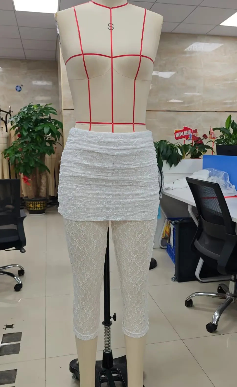 Women Lace Cropped Leggings with Skirt Overlay See Through Mesh Capri Pants High Waist Ruched Summer Casual Streetwear