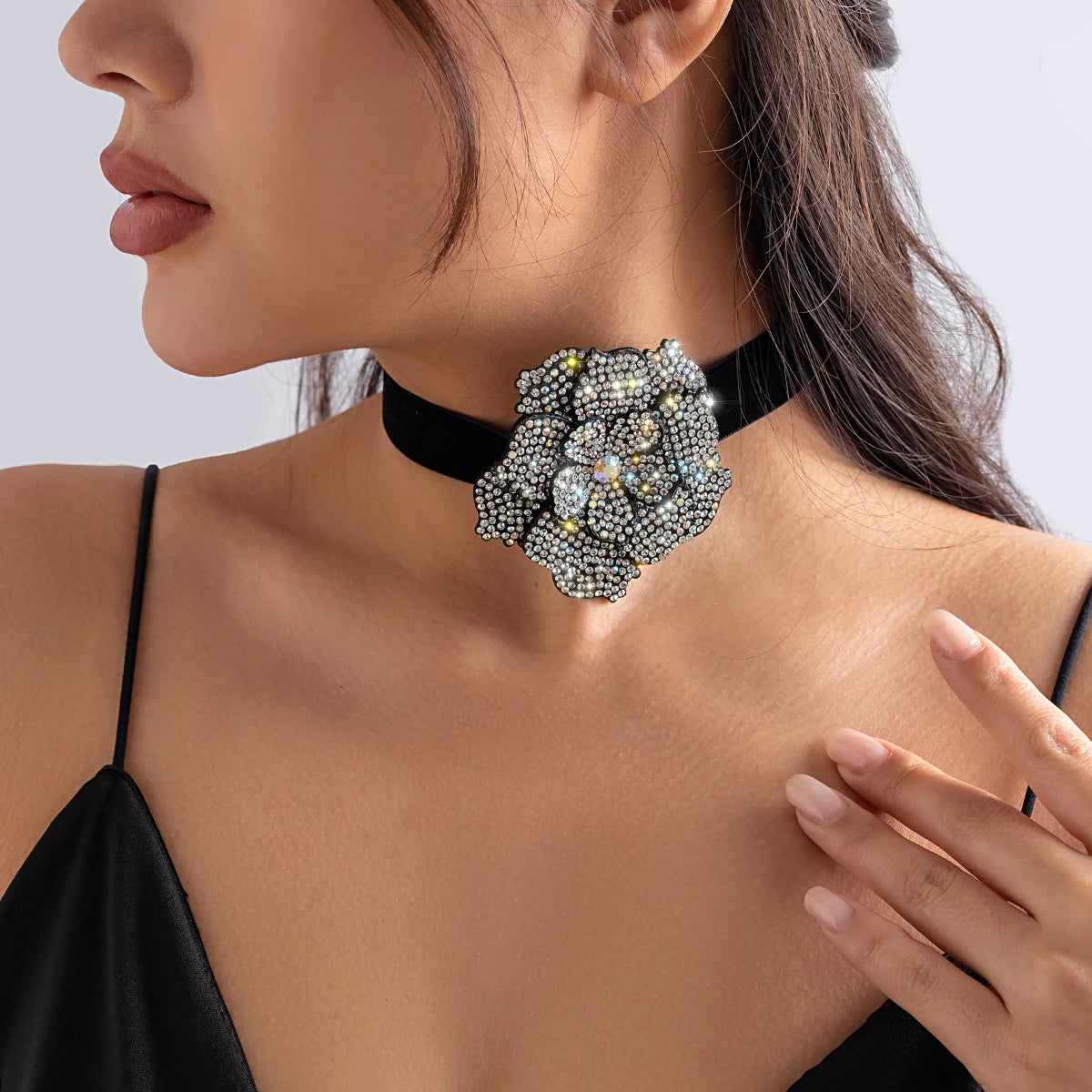 Exaggerated Big Rhinestone Flower Short Choker Necklace for Women Goth Elegant Black Velvet Aesthetic Wed Jewelry Gift