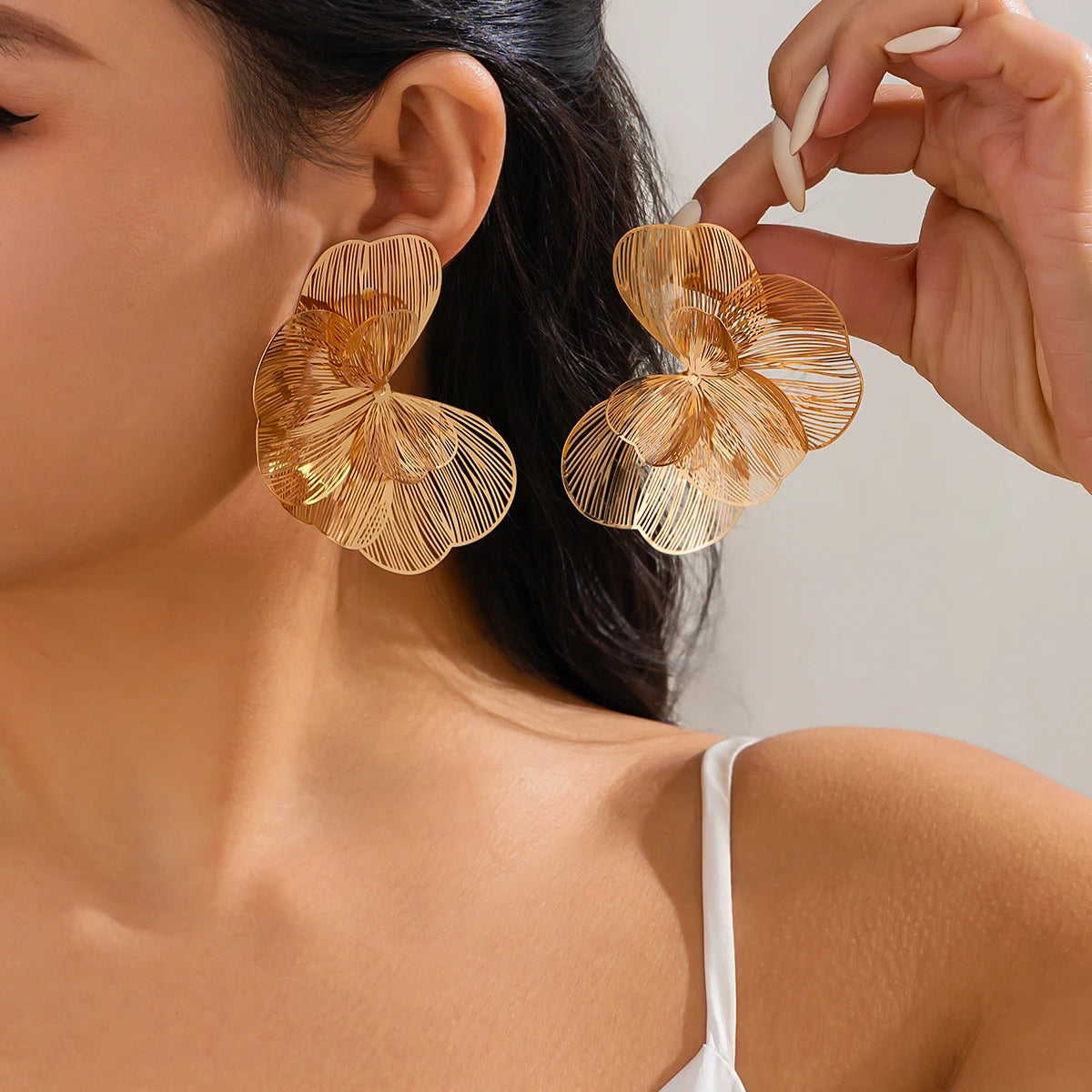 Creative Chic Petal Flower Stud Earrings for Women Trendy Wed Bridal Gold Color Piercing Earring Daily Jewelry Gifts