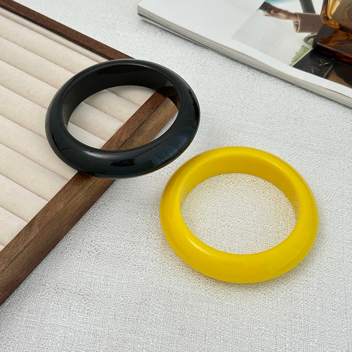 2 Styles Y2K Boho Glossy Resin Plastic Thick Wide Bracelets for Women Trend Vintage Arm Bangle Suitable for Party Daily