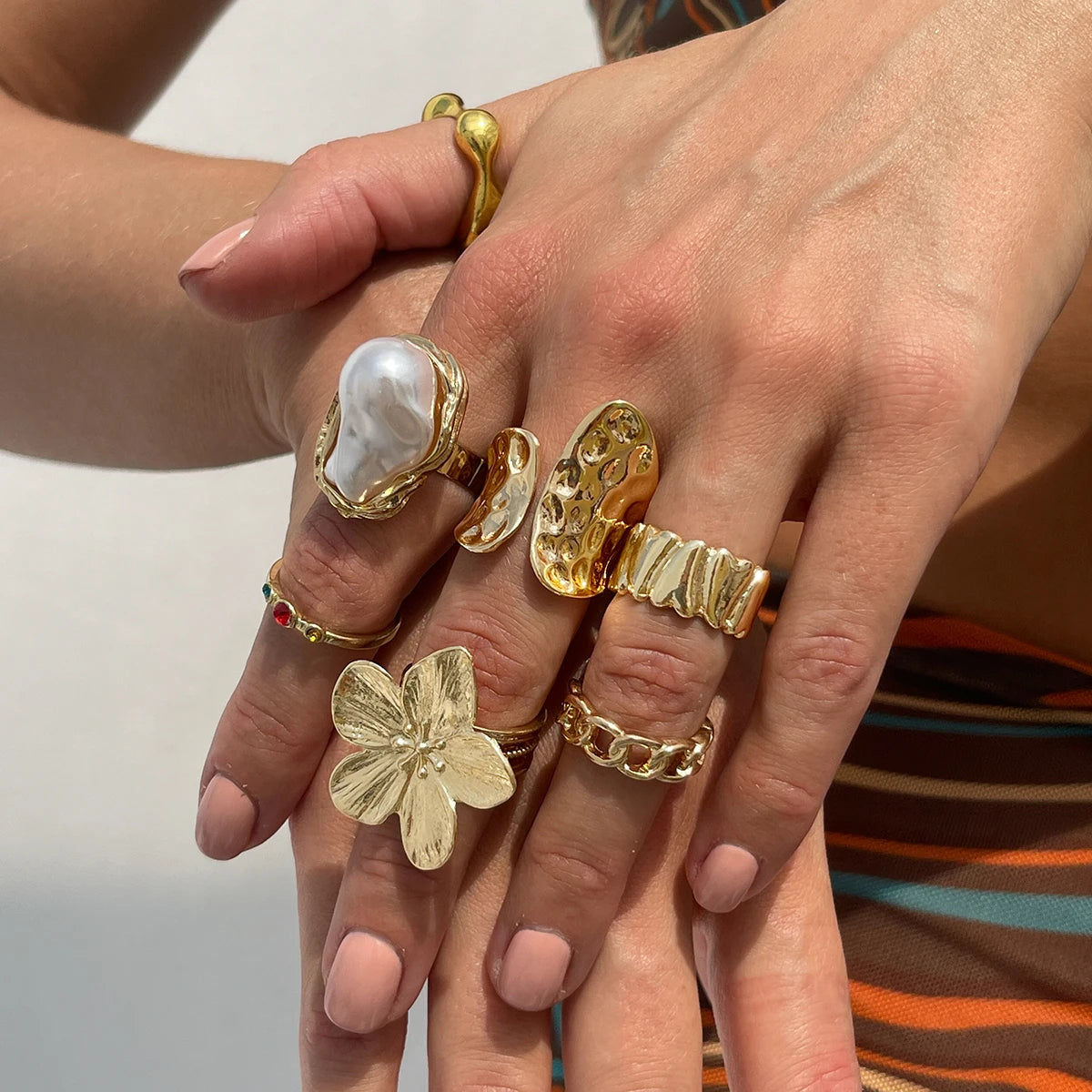 2025 New Fashion Metal Flower Open Rings for Women Creative Baroque Imitation Pearl Rings Y2K Bridal Wed Jewelry Gift