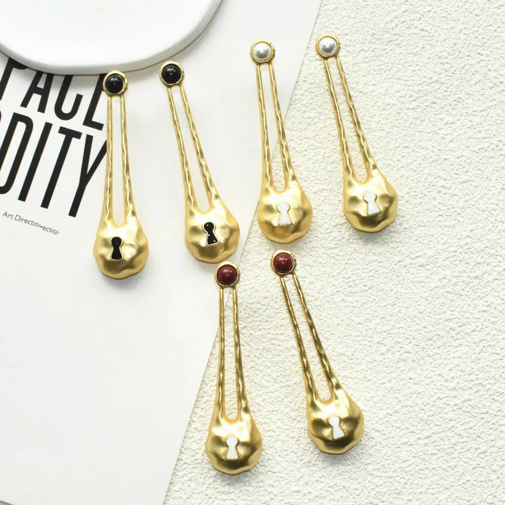 Alloy Gold-Plated Keyhole Pendant Dangle Earrings for Women Fashion Jewelry Brand Show Statement Earrings Accessories