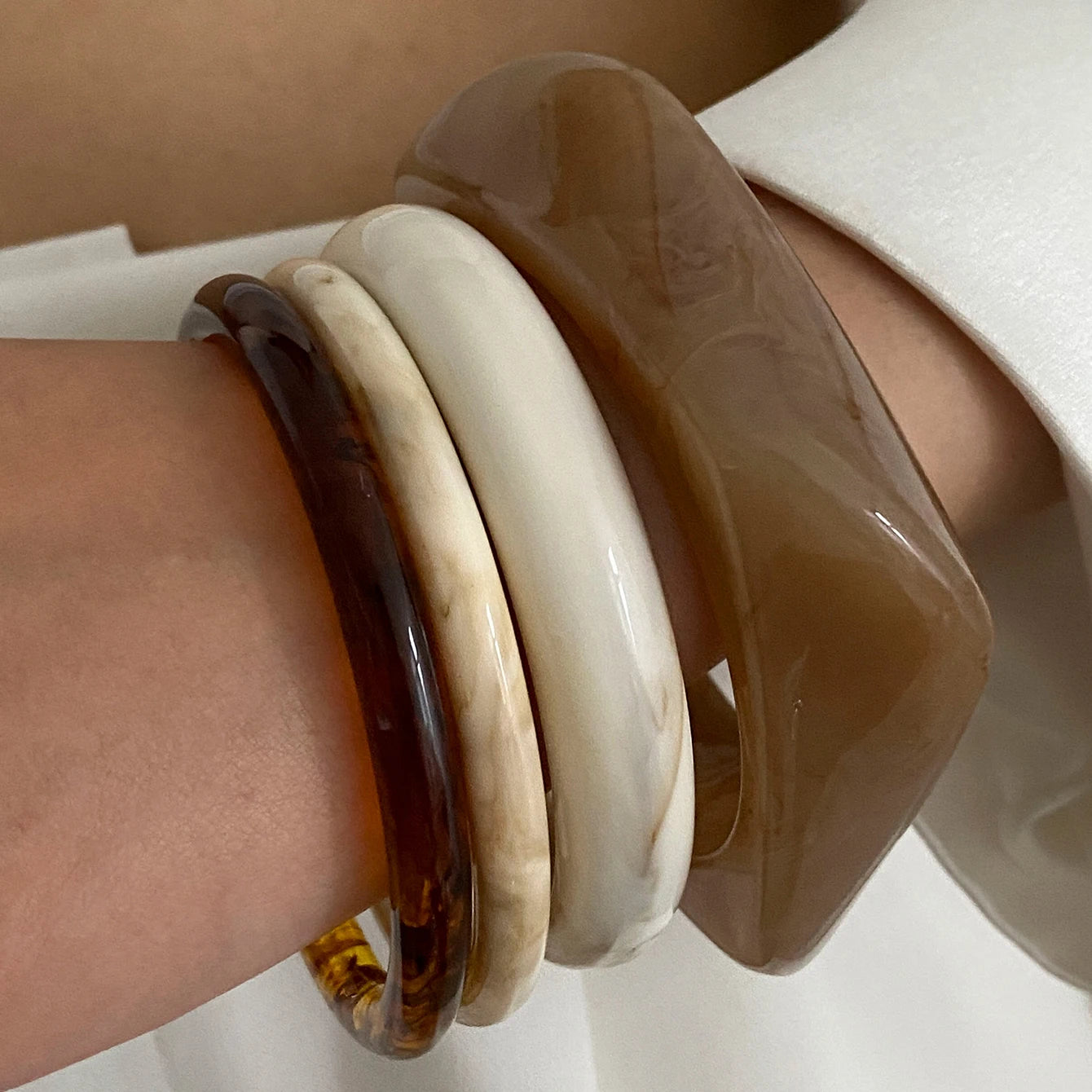 2025 Trendy Irregular Resin Bangles Bracelets for Women Punk Minimalist Chic Chunky Bracelets Charm Wearing Jewelry