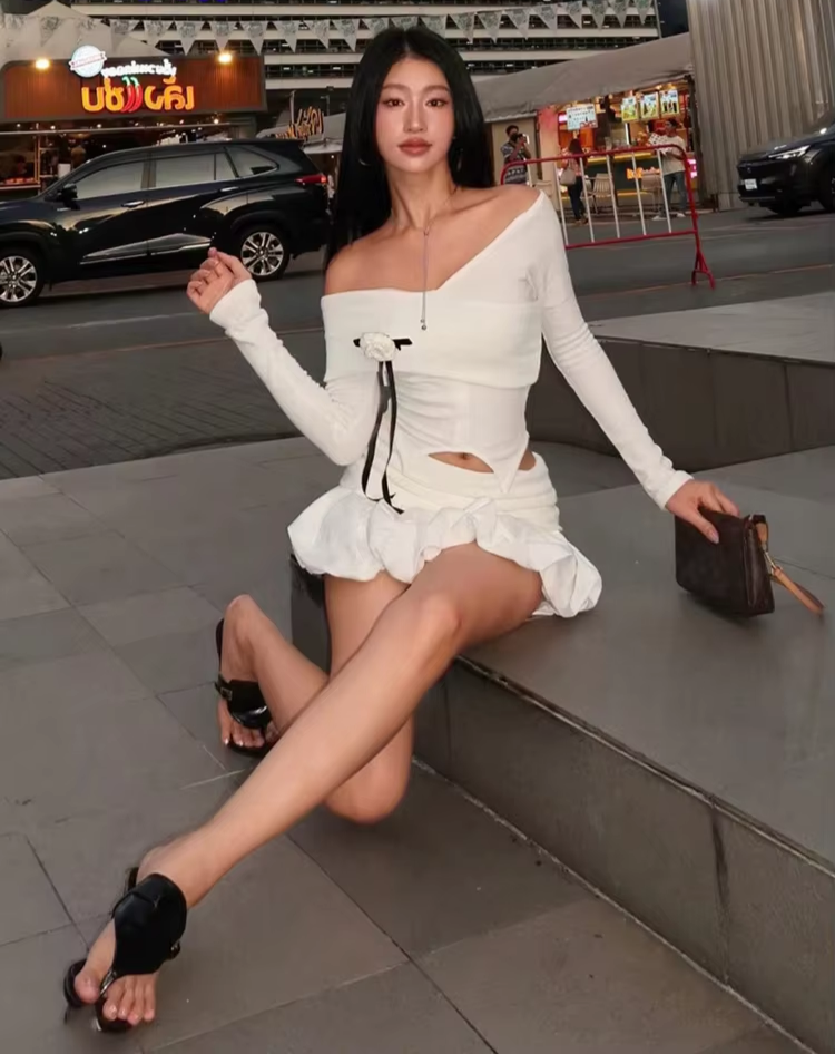 Solid Irregular 2 Piece Set Women Slash Neck Strapless Applique Crop Tops+Mini Skinny Pleats Skirts Elegant Sexy Suit