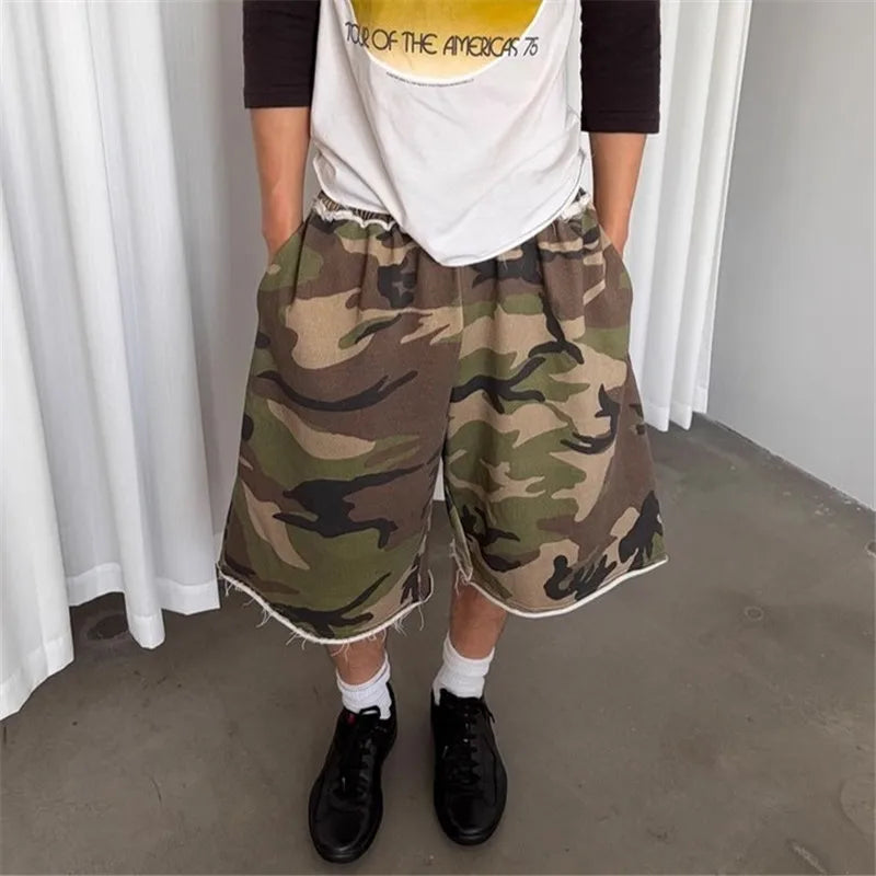 Women Camo Cropped Bermuda Shorts Elastic Waist Drawstring Frayed Hem Wide Leg Shorts Daily Streetwear Loose Bottoms