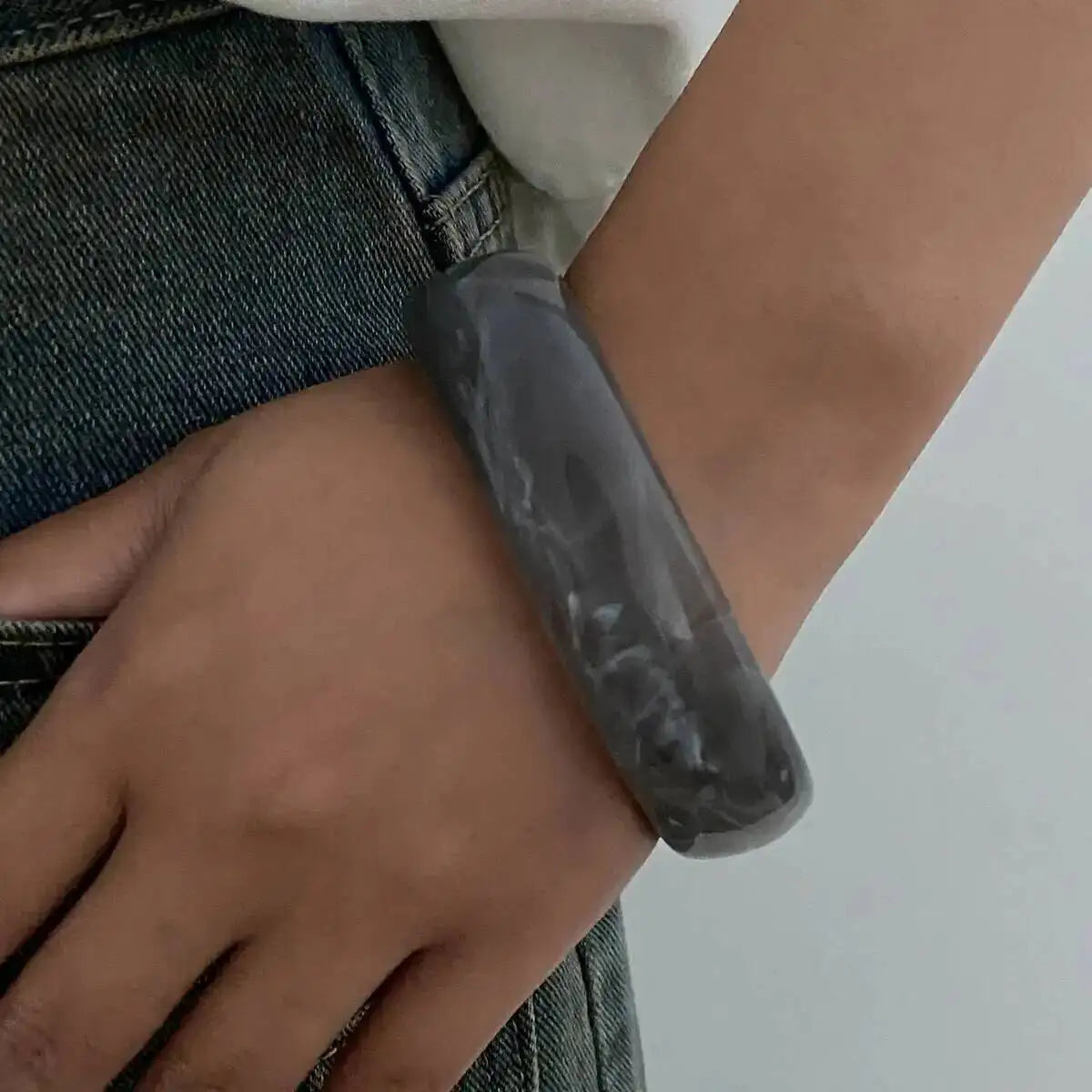 Women's Vintage Punk White Resin Cuff Elastic Bangles Set 4 Styles Boho Wide Geometric Y2K Vintage Jewelry Gift