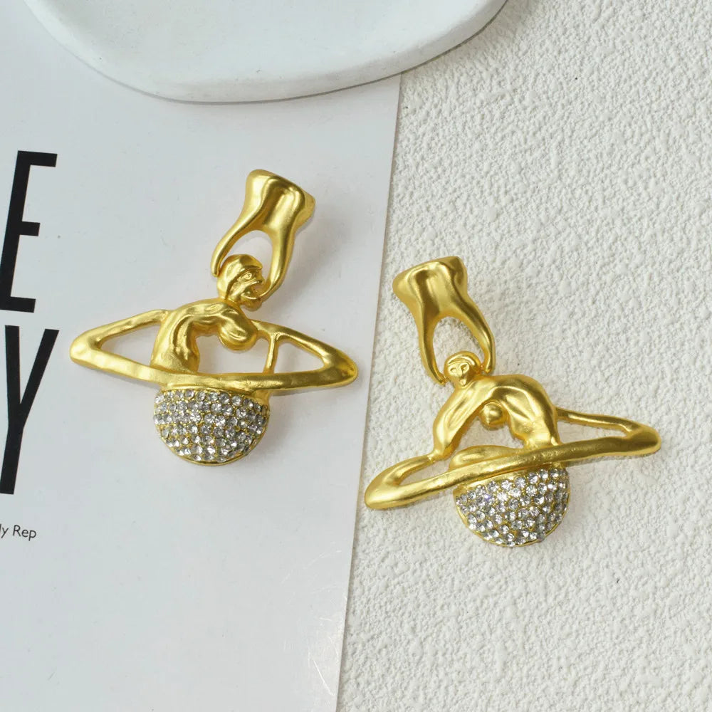 Sparkling Alloy Plated Saturn Planet Dangle Earrings for Women Jewelry Fashion Show Ladys' Statement Earrings Accessory