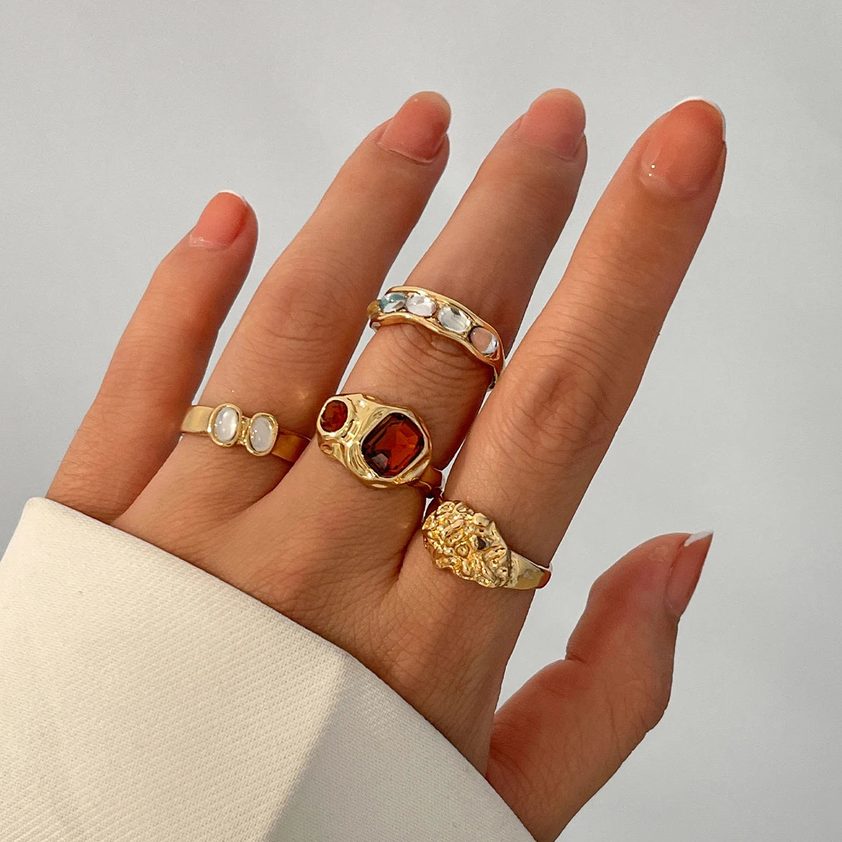 4Pcs Boho Rhinestone Gold Color Ring Set for Women Wed Bridal Geometric Metal Knuckle Ring Couple Jewelry Accessories