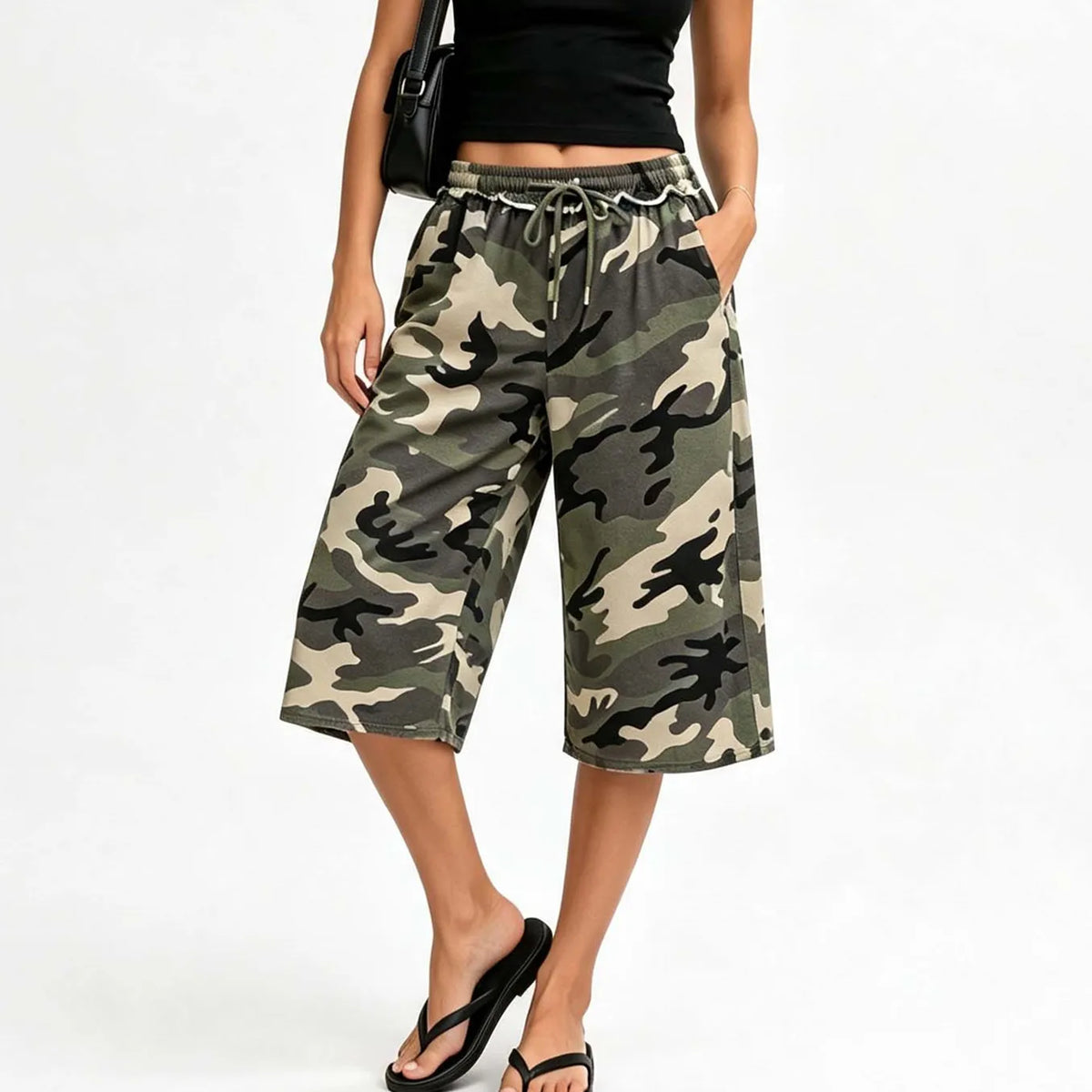 Women Camo Cropped Bermuda Shorts Elastic Waist Drawstring Frayed Hem Wide Leg Shorts Daily Streetwear Loose Bottoms