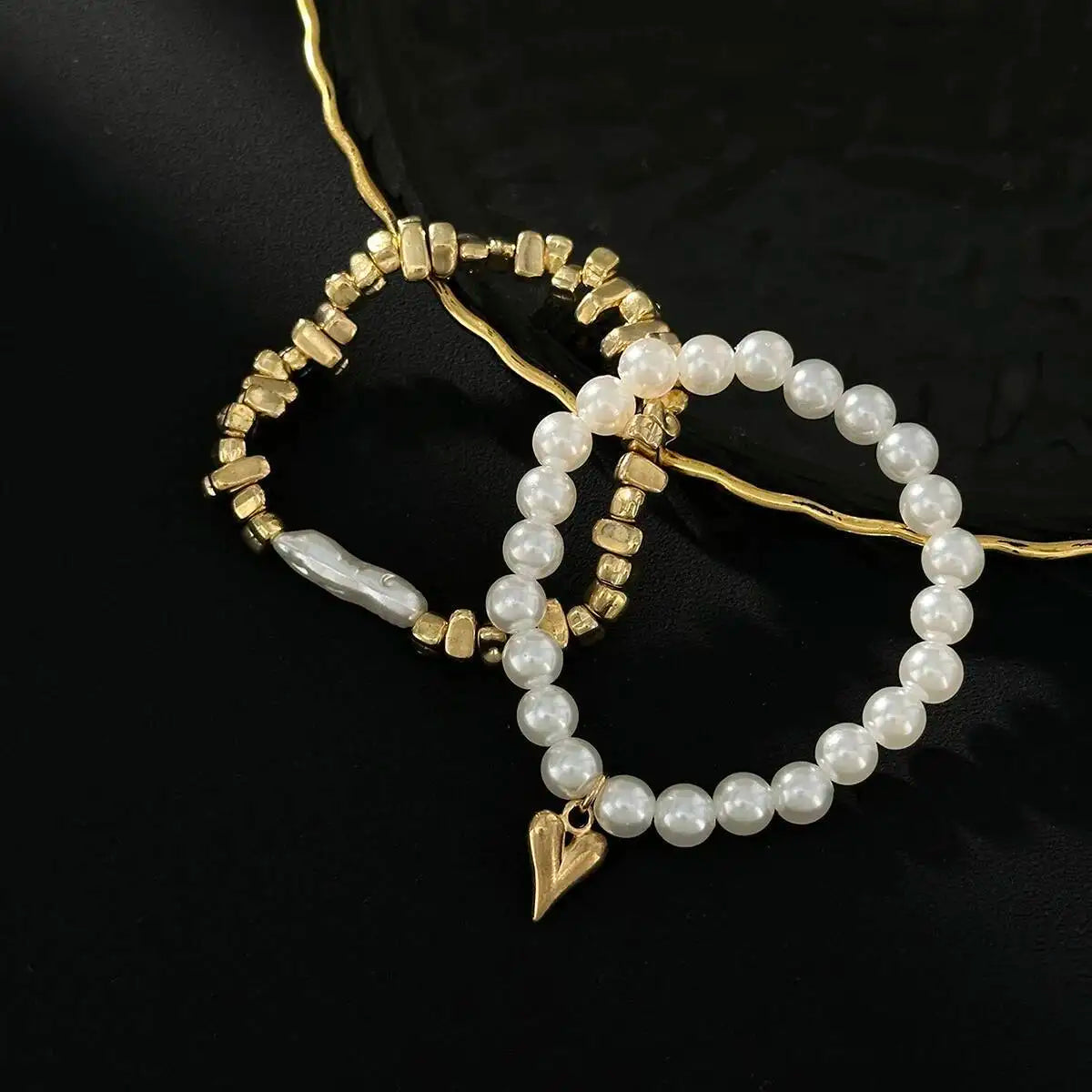 2Pcs/Set Elegant Imitation Pearl Bracelet for Women Bohemian Elastic Rope Chain Bracelet with Heart Pendant Jewelry Gift