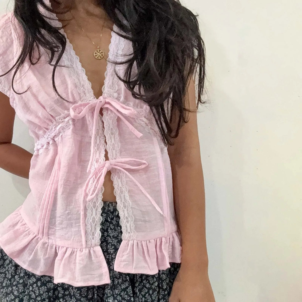Women Tie Front Lace Trim Tank Tops Y2k Fairy V Neck Cami Crop Top Summer Going Out Tops Vintage Streetwear