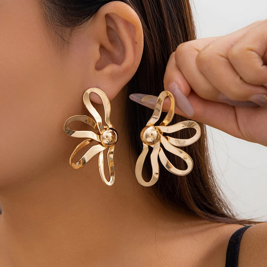 Vintage Hollow Petal Flower Stud Earrings Women Fashion Statement Trendy Gold Color Piercing Earrings Y2K Accessories