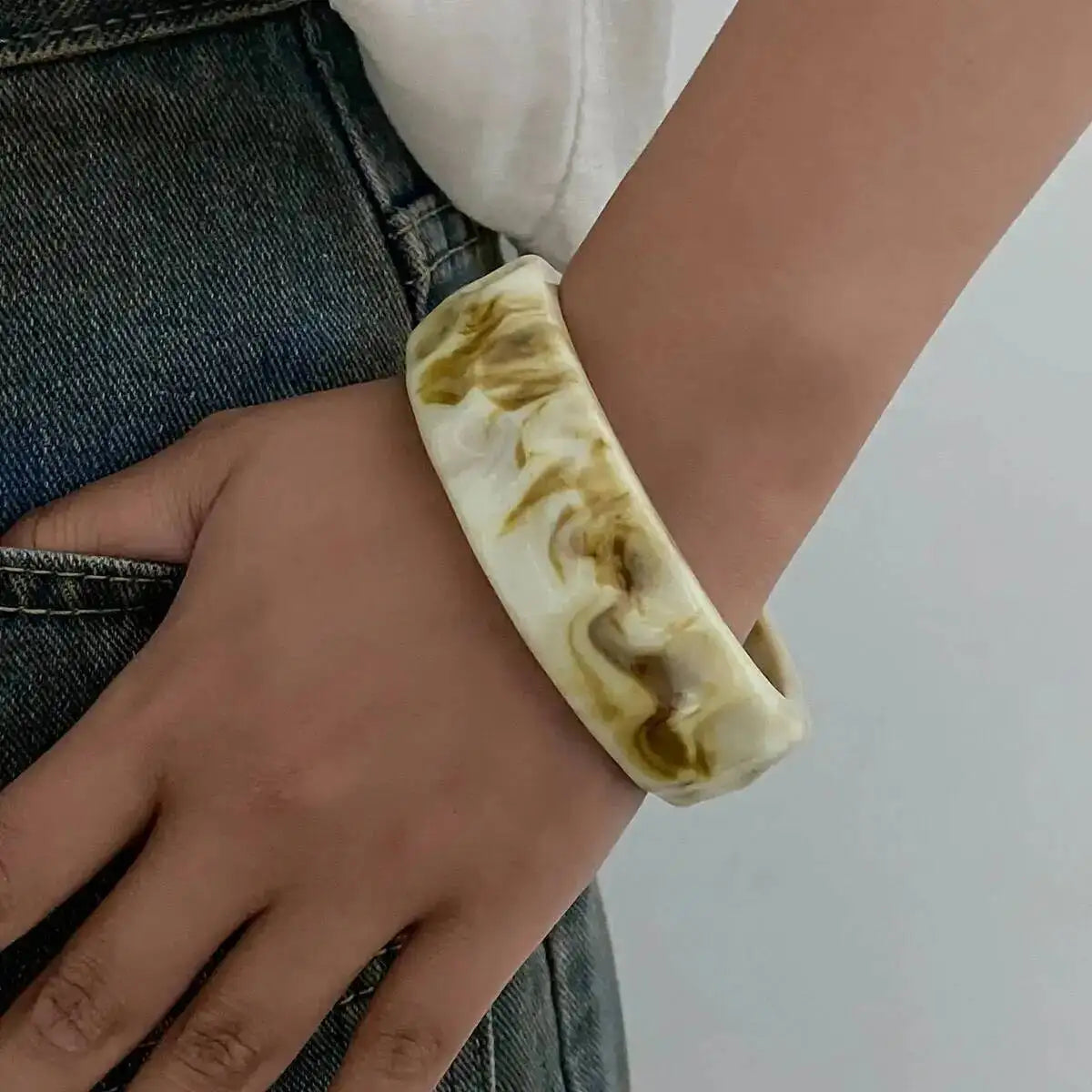 Women's Vintage Punk White Resin Cuff Elastic Bangles Set 4 Styles Boho Wide Geometric Y2K Vintage Jewelry Gift