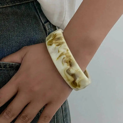 Women's Vintage Punk White Resin Cuff Elastic Bangles Set 4 Styles Boho Wide Geometric Y2K Vintage Jewelry Gift