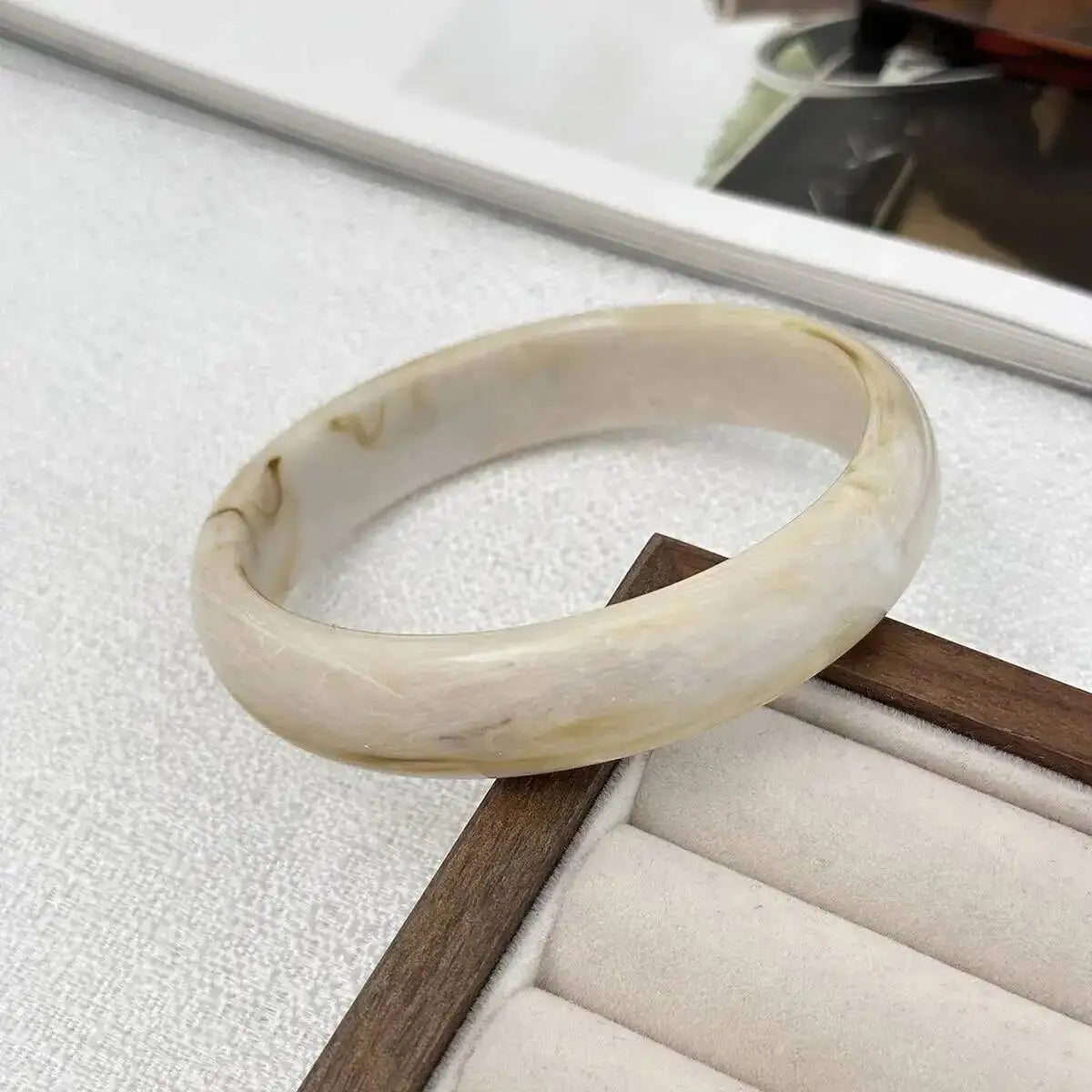 Creative Boho Off White Resin Acrylic Bracelet for Women Fashion Stackable Geometric Bangle Steampunk Jewelry Daily Gift