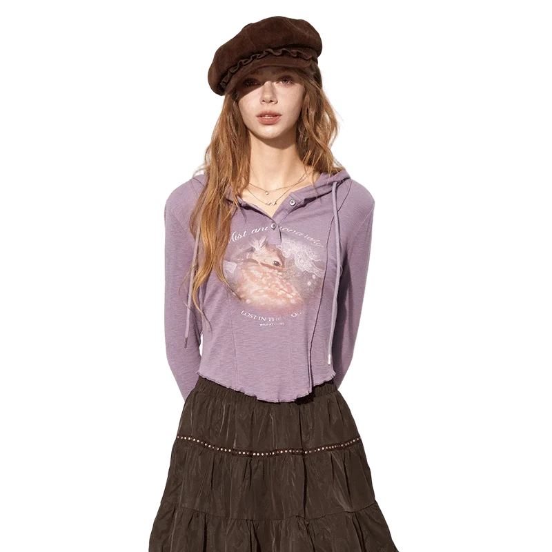 Women's Cropped Hooded Graphic Tee with Deer Print, Long Sleeve Casual Top for Everyday Wear