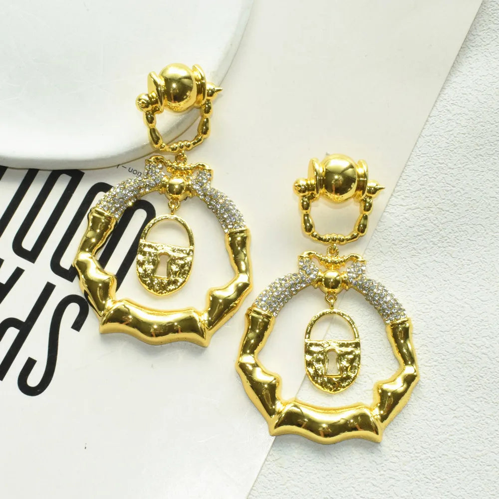 Exaggerated Vingate Metal Alloy Lock Pendant Dangle Earrings for Women Jewelry Fashion Show Model Statement Earrings Accessories