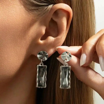 Elegant Black Acrylic Crystal Pendant Drop Earrings for Women Classic Charms Daily Wear Jewelry Gift 2 Styles