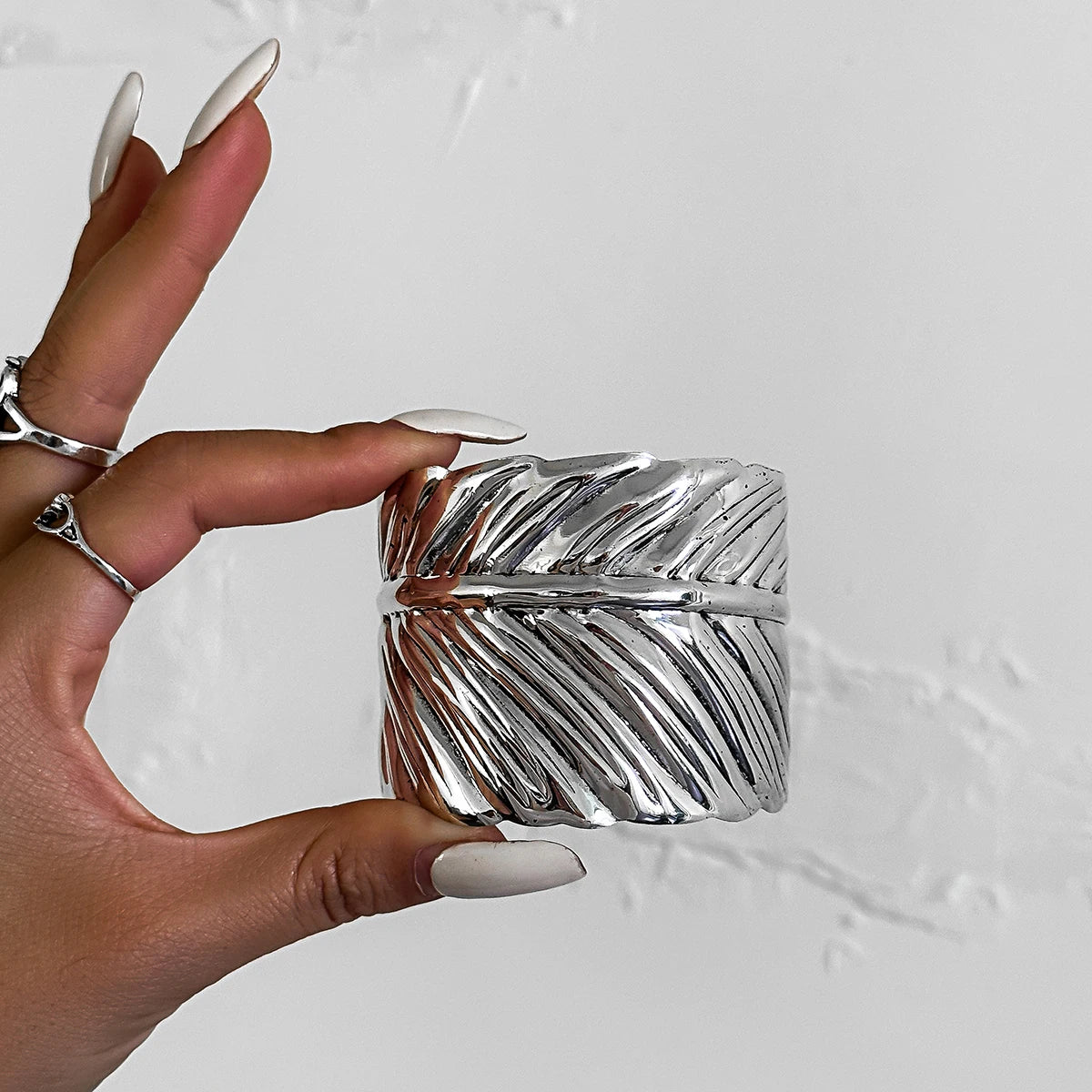 Unique Punk Heavy Metal Chunky Wide Cuff Open Bangles Women Vintage Carving Feather Arm Bracelet Grunge Jewelry Steampunk Men