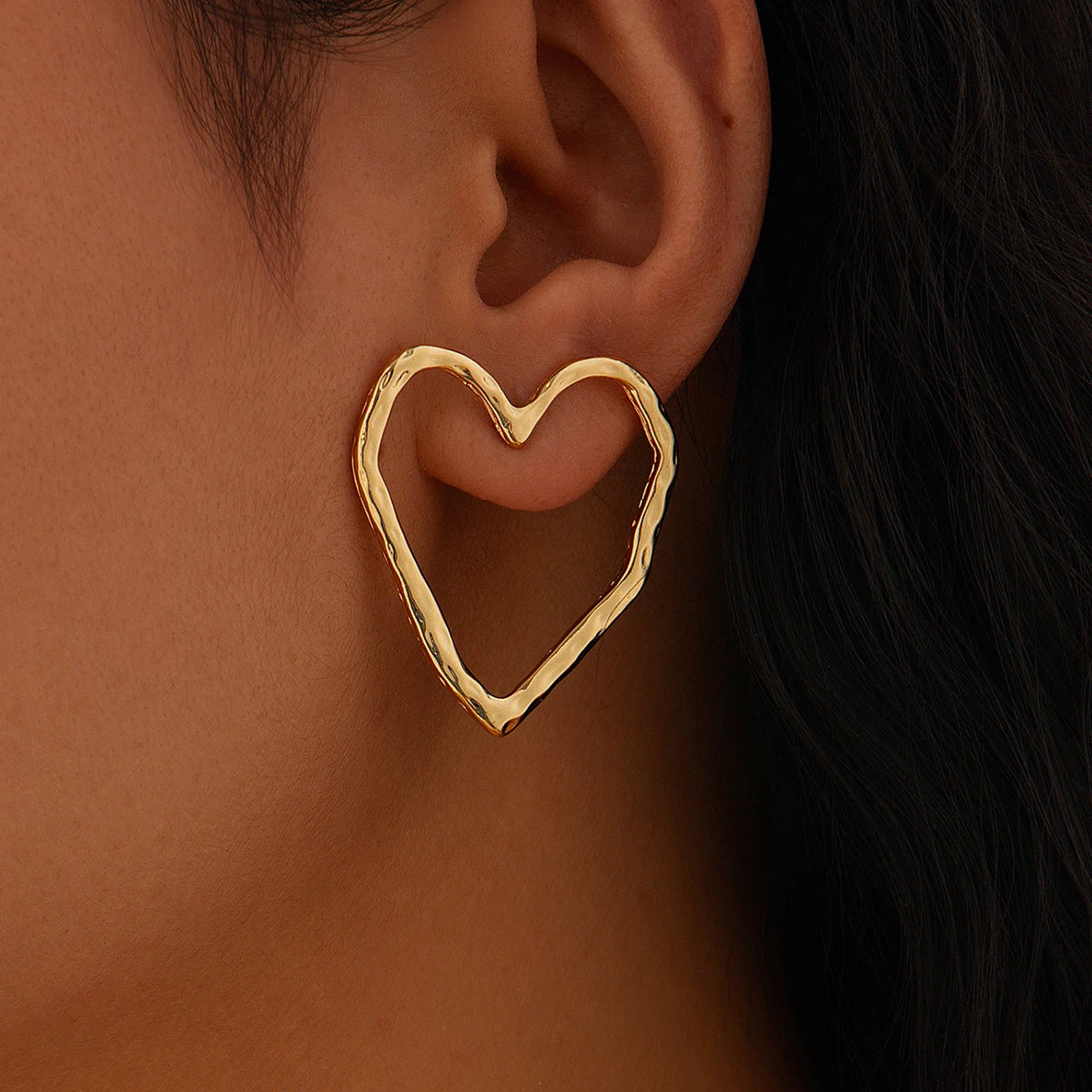 Punk Creative Hollow Out Love Heart Stud Earrings for Women Wed Bridal Lovely Gold Color Piercing Earrings Wed Jewelry