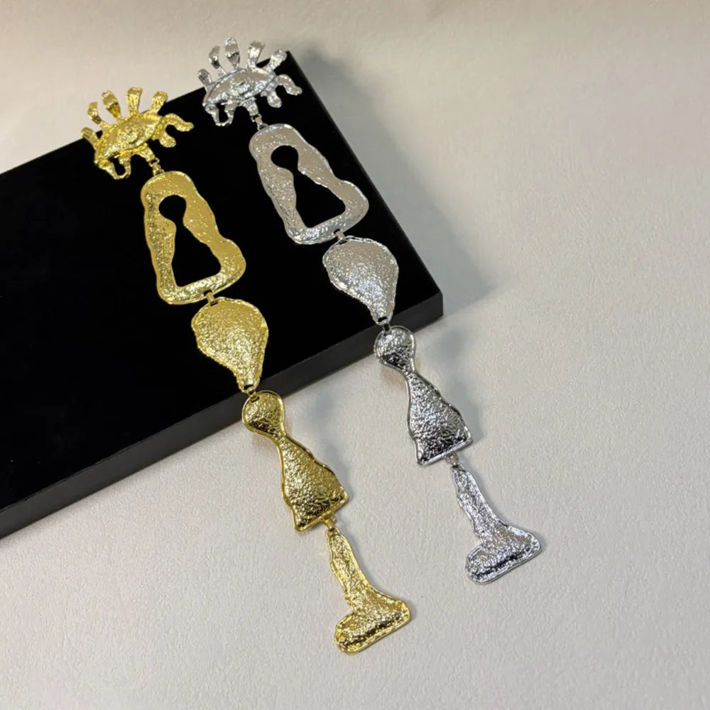 Vintage Abstract Metal Alloy Facial Charms Pin Brooches for Women Jewelry Exaggerated Coat Statement Brooch Accessory