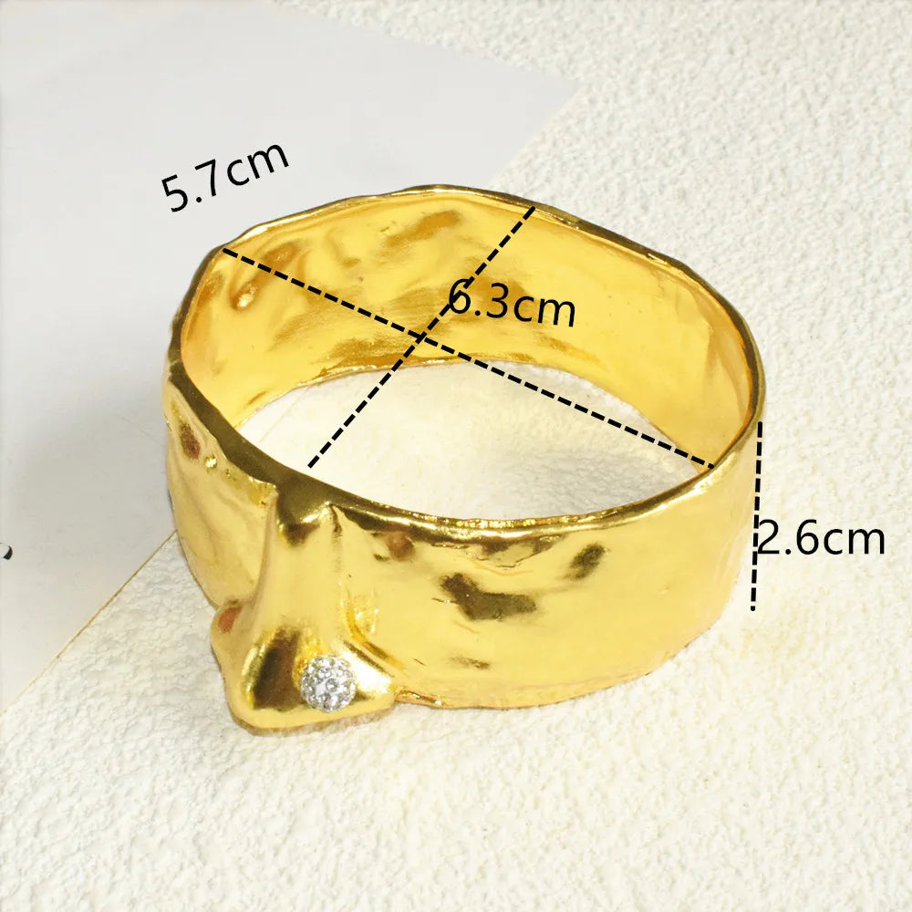 Surrealist Alloy Plated Eyes Nose Mouth Small Wrist Bangle For Women Fashion Jewelry Gorgeous Hand Simple Bracelet Accessory