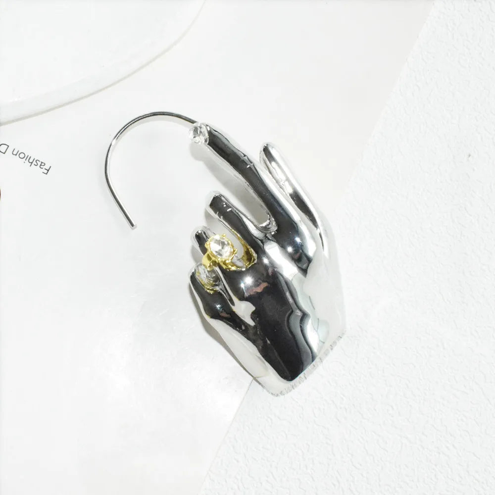 1PC Novelty Design Metal Hand Left Earcuff Dangle Earrings For Women Jewelry Fashion Show Statement Earrings Accessories
