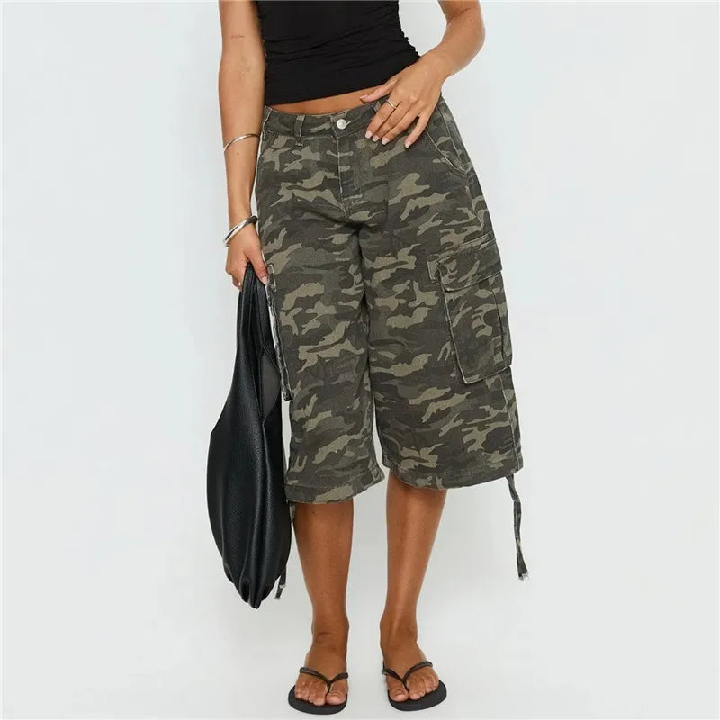 Women's 3/4 Length Low Rise Denim Cargo Shorts Baggy Wide Leg Cropped Trousers with Pockets for Y2K Retro Streetwear