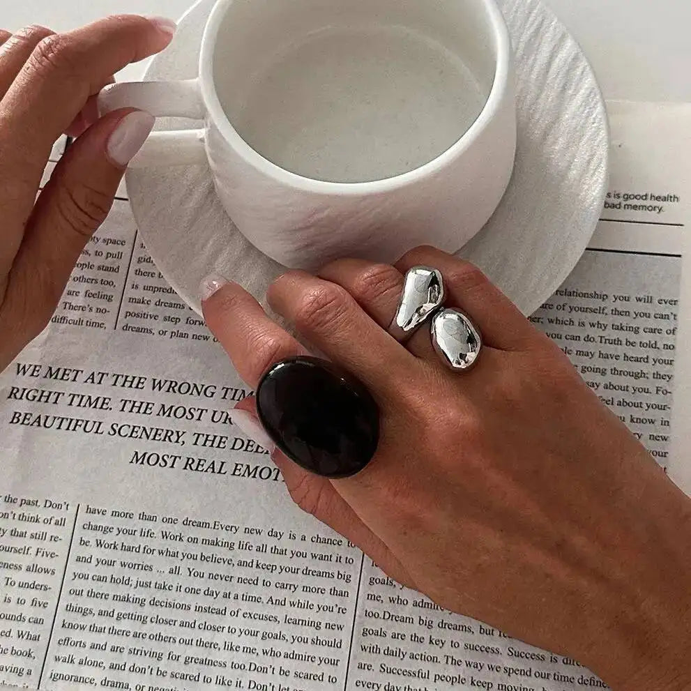 Retro Punk Smooth Water Drop Rings Women Creative Unique Wide Thick Resin Finger Ring Fashion Jewelry Accessories 2026 New