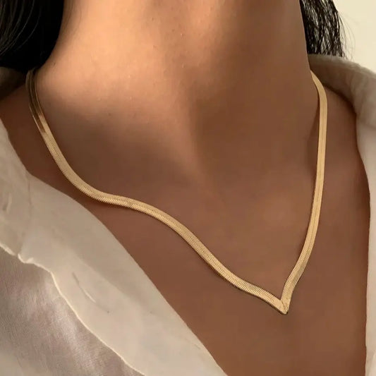 Sexy Elegant Gold Color Flat Snake Chain Short Necklace for Women Trendy Minimalist V-shaped Clavicle Chokers Party Neck Jewelry